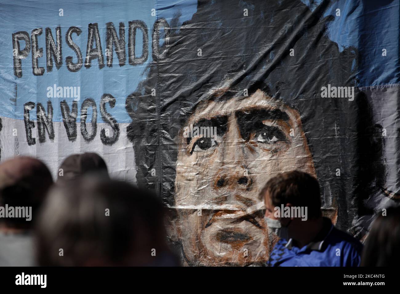 Thousands of people came to the Casa Rosada to see the coffin of Diego
