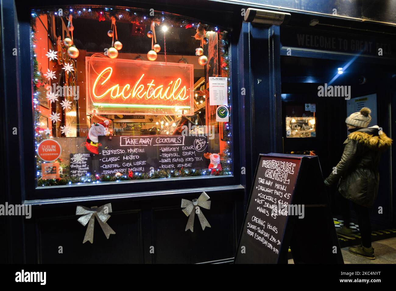 A view of a bar selling take away cocktails in Dublin's city centre. On Thursday, November 26, 2020, in Dublin, Ireland. (Photo by Artur Widak/NurPhoto) Stock Photo