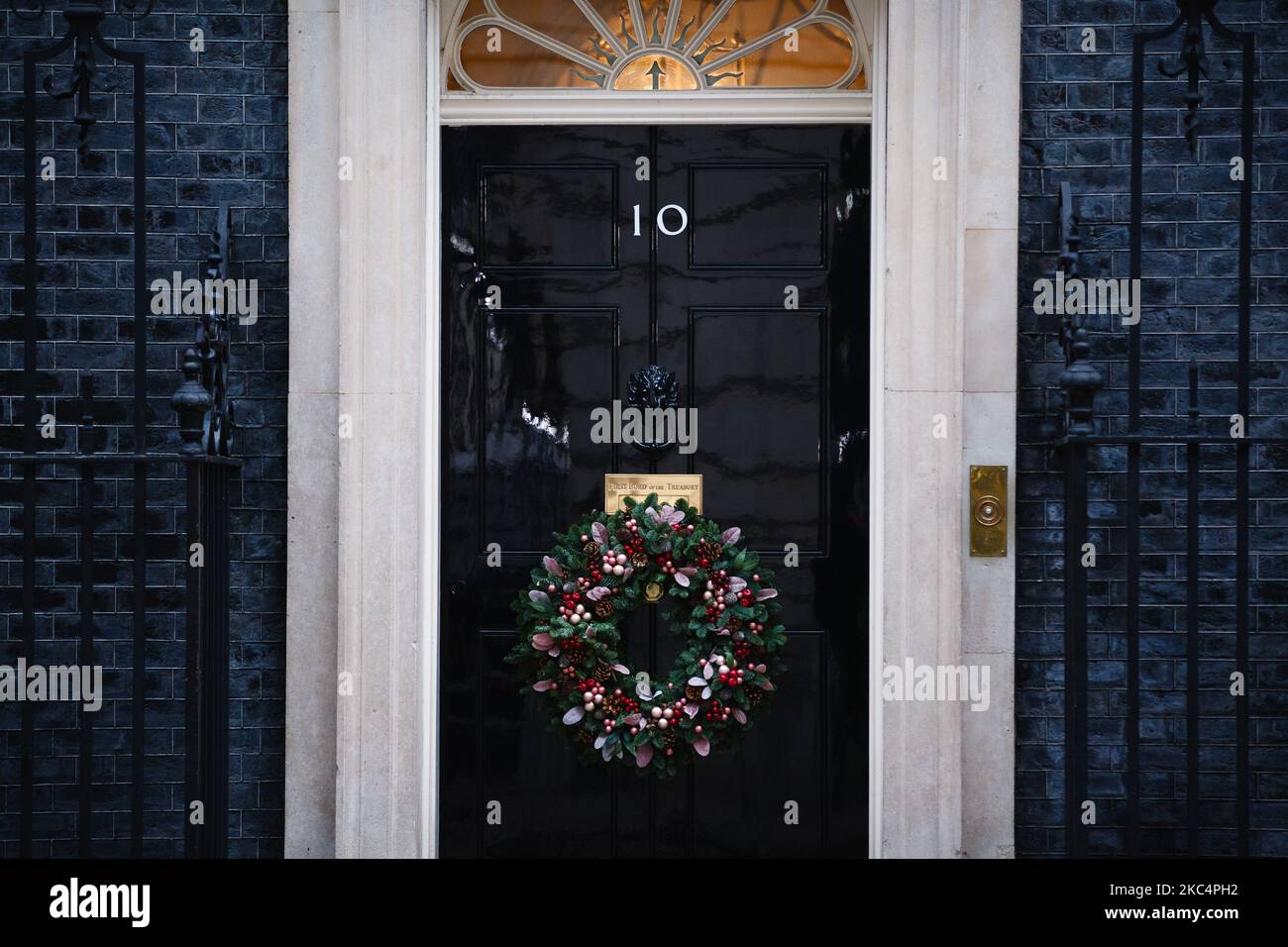 A Christmas wreath hangs on the door of 10 Downing Street in London, England, on November 27, 2020. (Photo by David Cliff/NurPhoto) Stock Photo