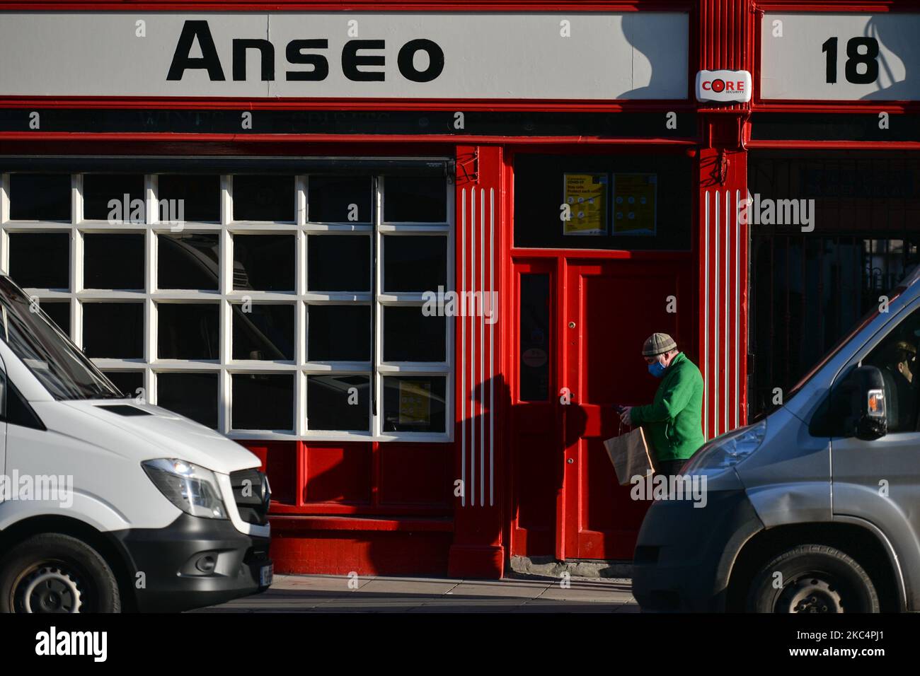 Anseo pub hi-res stock photography and images - Alamy