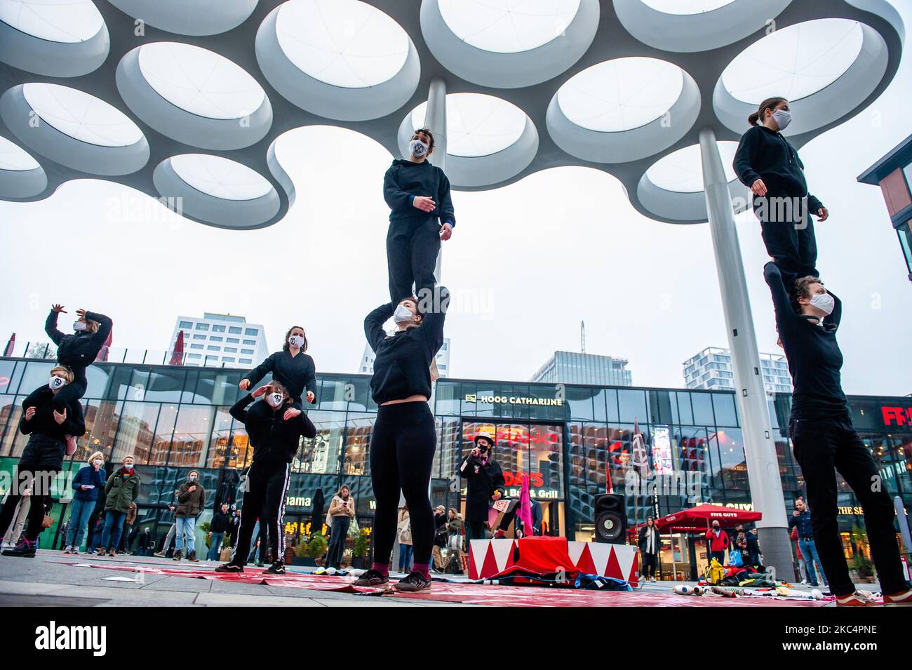 Climate acrobats are performing in front of the biggest shopping mall in The Netherlands during the 'Circus protest' against Black Friday, in Utrecht, on November 27th, 2020. (Photo by Romy Arroyo Fernandez/NurPhoto) Stock Photo