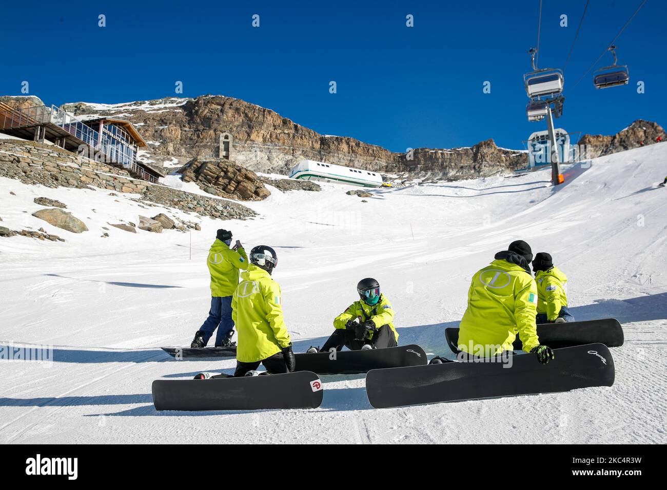 27/11/2020 Cervinia, Italy: The Italian Paralympic team of snowboard during his training in a competitive season full of uncertainties due to the spread of Covid-19 pandemic. Cervinia alpine ski resort is the only winter resort open to ski training in the northwest of Italy. The Plan Maison (m. 2.500 MSL. ) slopes are reserve only for the professional teams, but now with the decision to keep the slopes closed for tourists during the Christmas holidays, the property of the ski resort has announced that it does not know how long it will be able to remain open with so little income. The lack of s Stock Photo