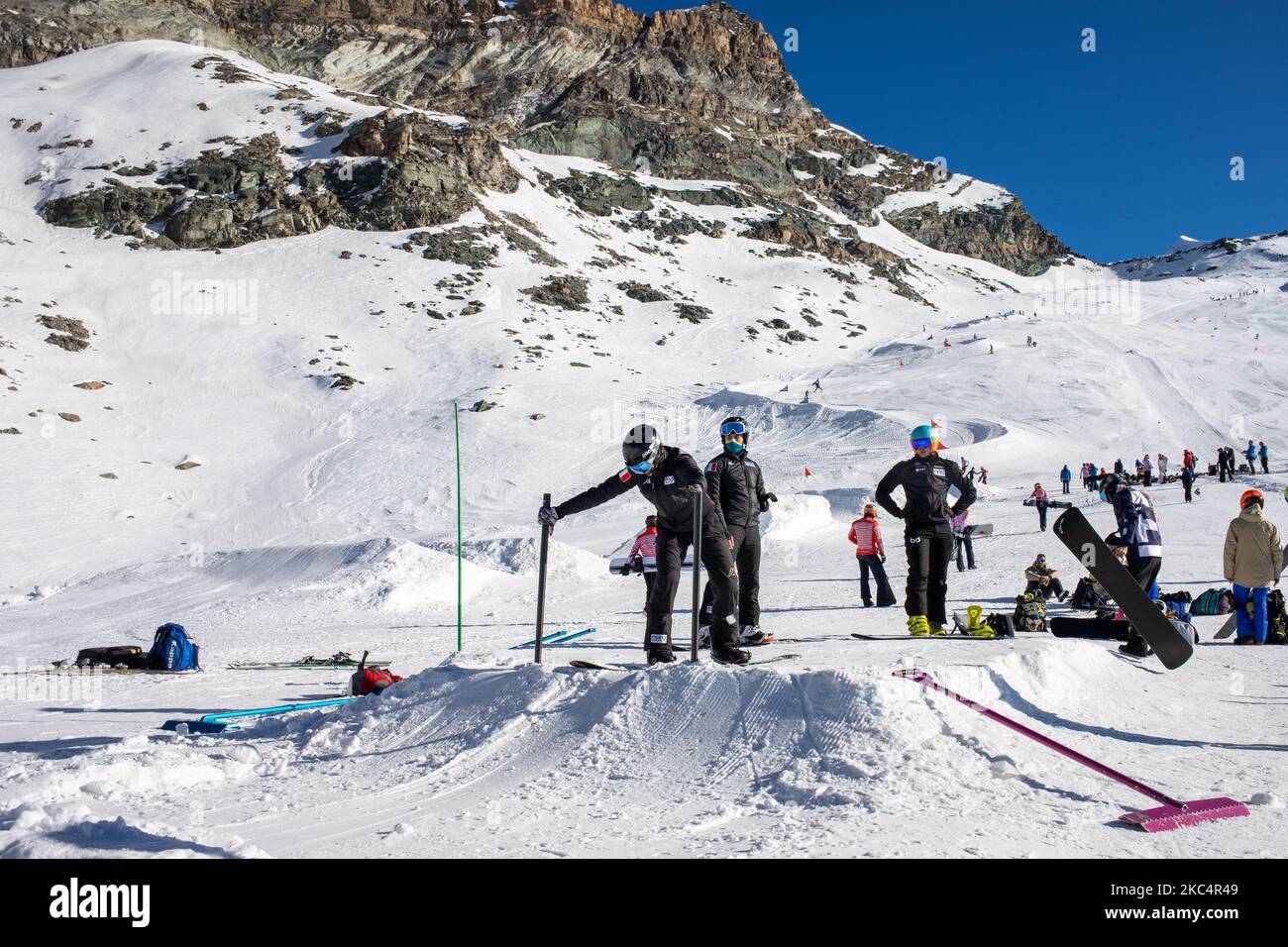 27/11/2020 Cervinia, Italy: The Italian Paralympic team of snowboard during his training in a competitive season full of uncertainties due to the spread of Covid-19 pandemic. Cervinia alpine ski resort is the only winter resort open to ski training in the northwest of Italy. The Plan Maison (m. 2.500 MSL. ) slopes are reserve only for the professional teams, but now with the decision to keep the slopes closed for tourists during the Christmas holidays, the property of the ski resort has announced that it does not know how long it will be able to remain open with so little income. The lack of s Stock Photo