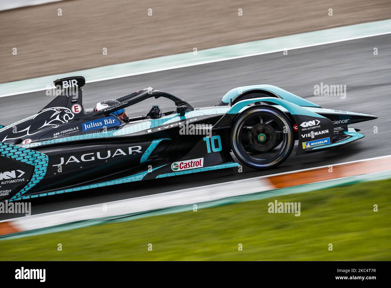 10 BIRD Sam (GBR), Jaguar Racing, Jaguar I-Type V, action during the ABB Formula E Championship official pre-season test at Circuit Ricardo Tormo in Valencia on November 28, 29 and December 1 in Spain. (Photo by Xavier Bonilla/NurPhoto) Stock Photo