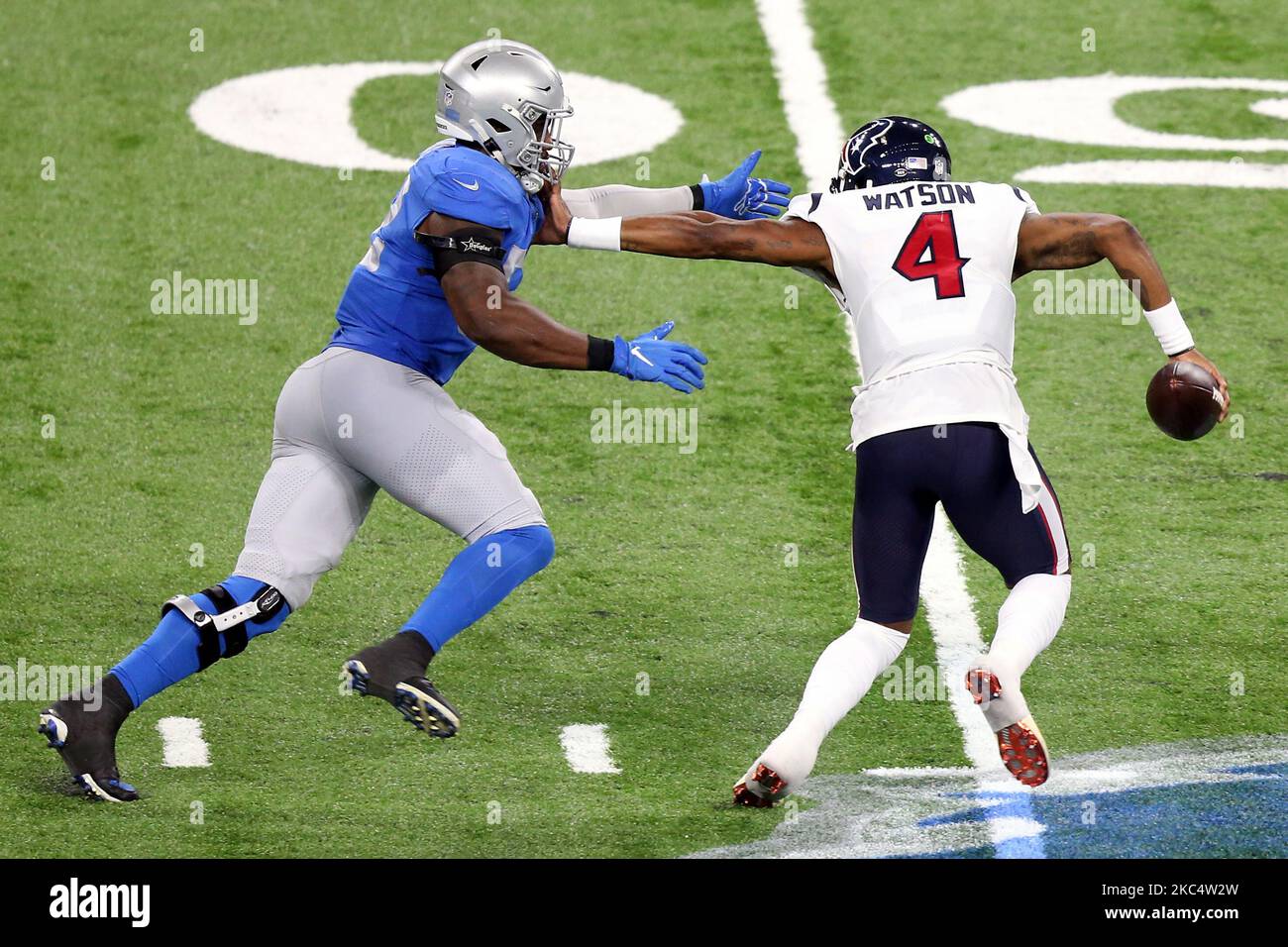 December 10, 2017 - Detroit Lions linebacker Jarrad Davis (40) before the  game between the Detroit Lions and the Tampa Bay Buccaneers at Raymond  James Stadium in Tampa, Florida. Del Mecum/CSM Stock Photo - Alamy