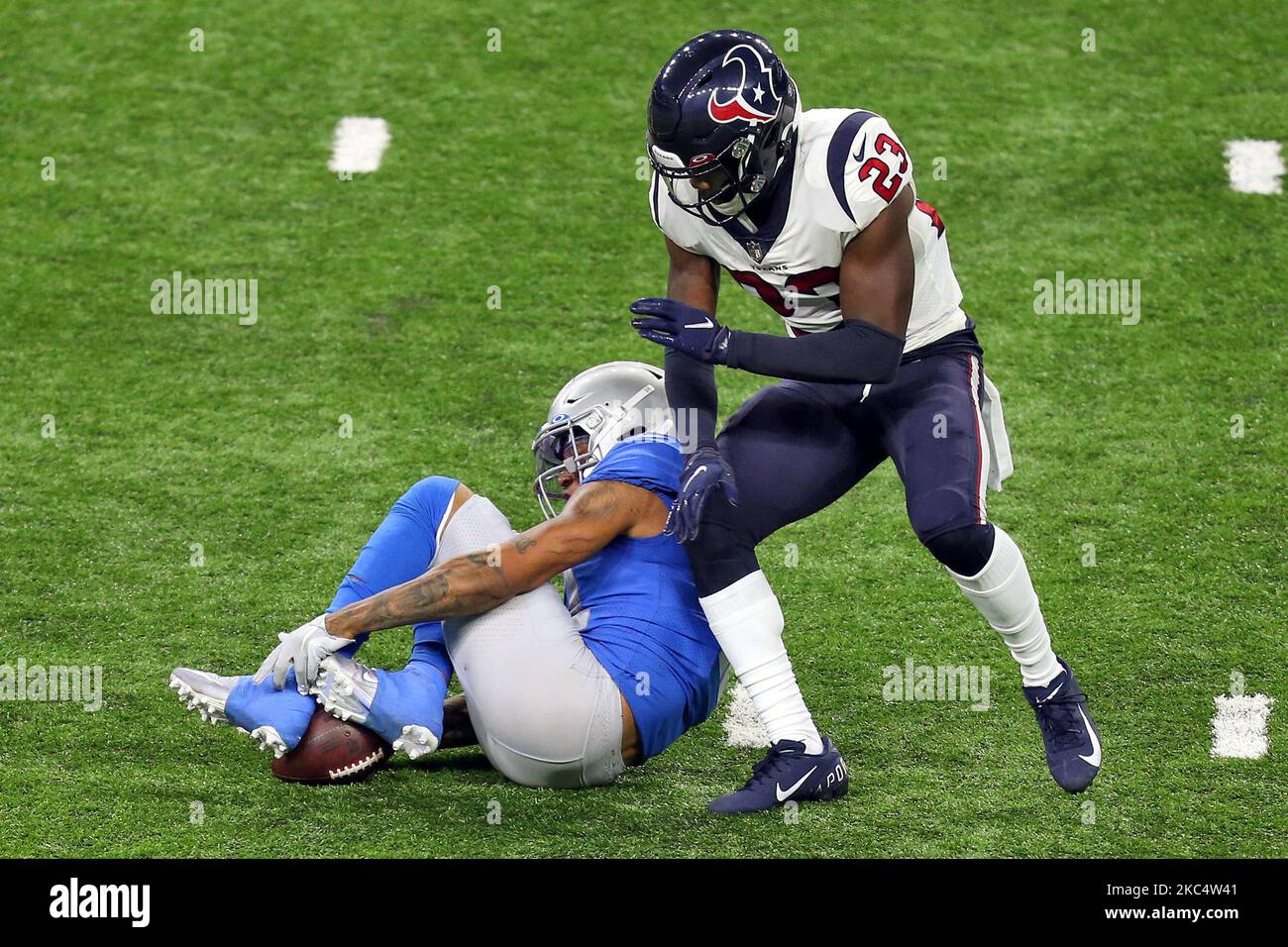 San Francisco 49ers wide receiver Deebo Samuel (19) after the catch rushes  with the football against Houston Texans free safety Eric Murray (23) durin  Stock Photo - Alamy