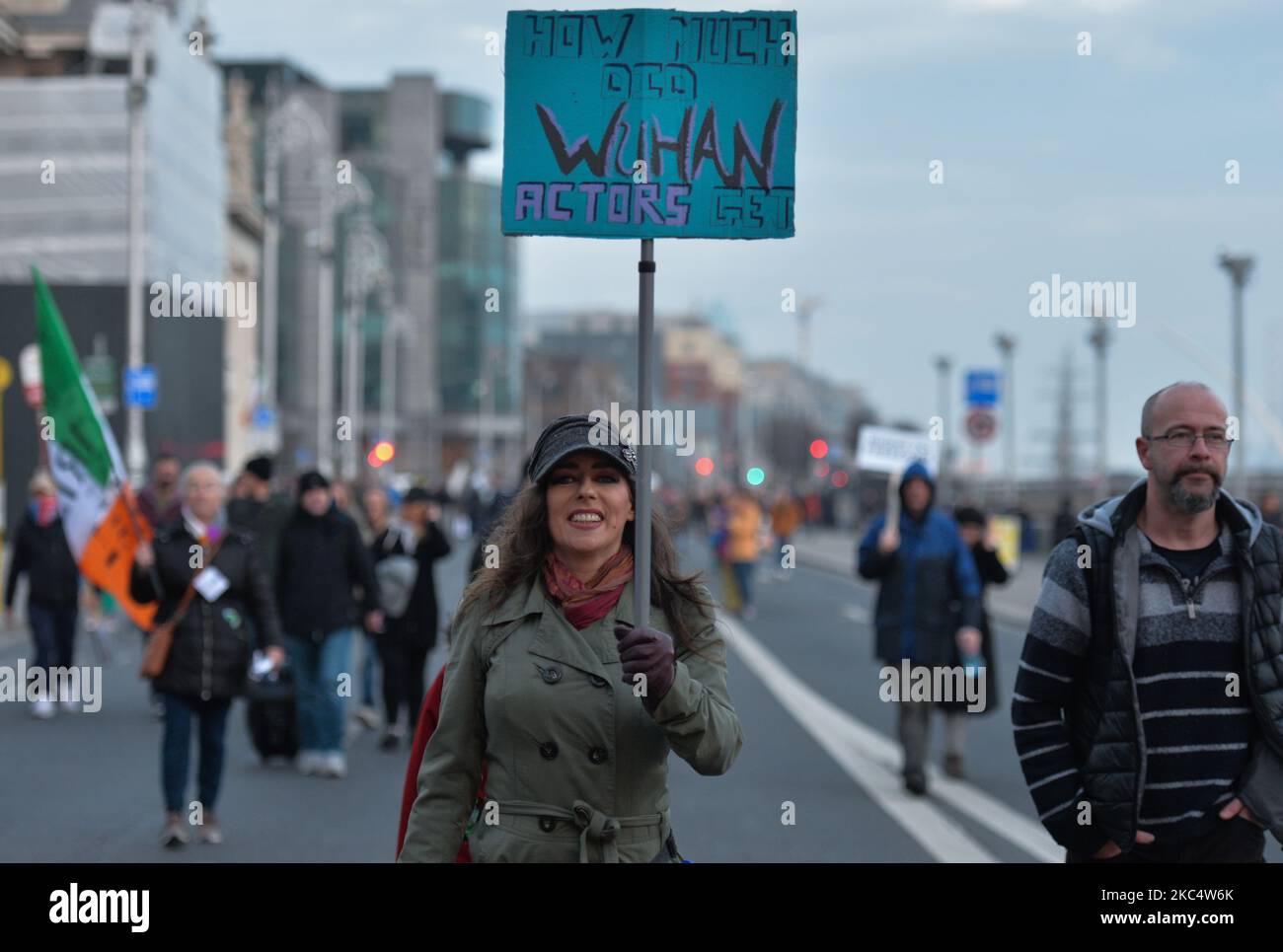 Members and supporters of the Irish Freedom Party during an anti-vaccination and anti-lockdown rally outside the Custom House, on day 39 of the nationwide Level 5 lockdown. On Saturday, November 28, 2020, in Dublin, Ireland. (Photo by Artur Widak/NurPhoto) Stock Photo