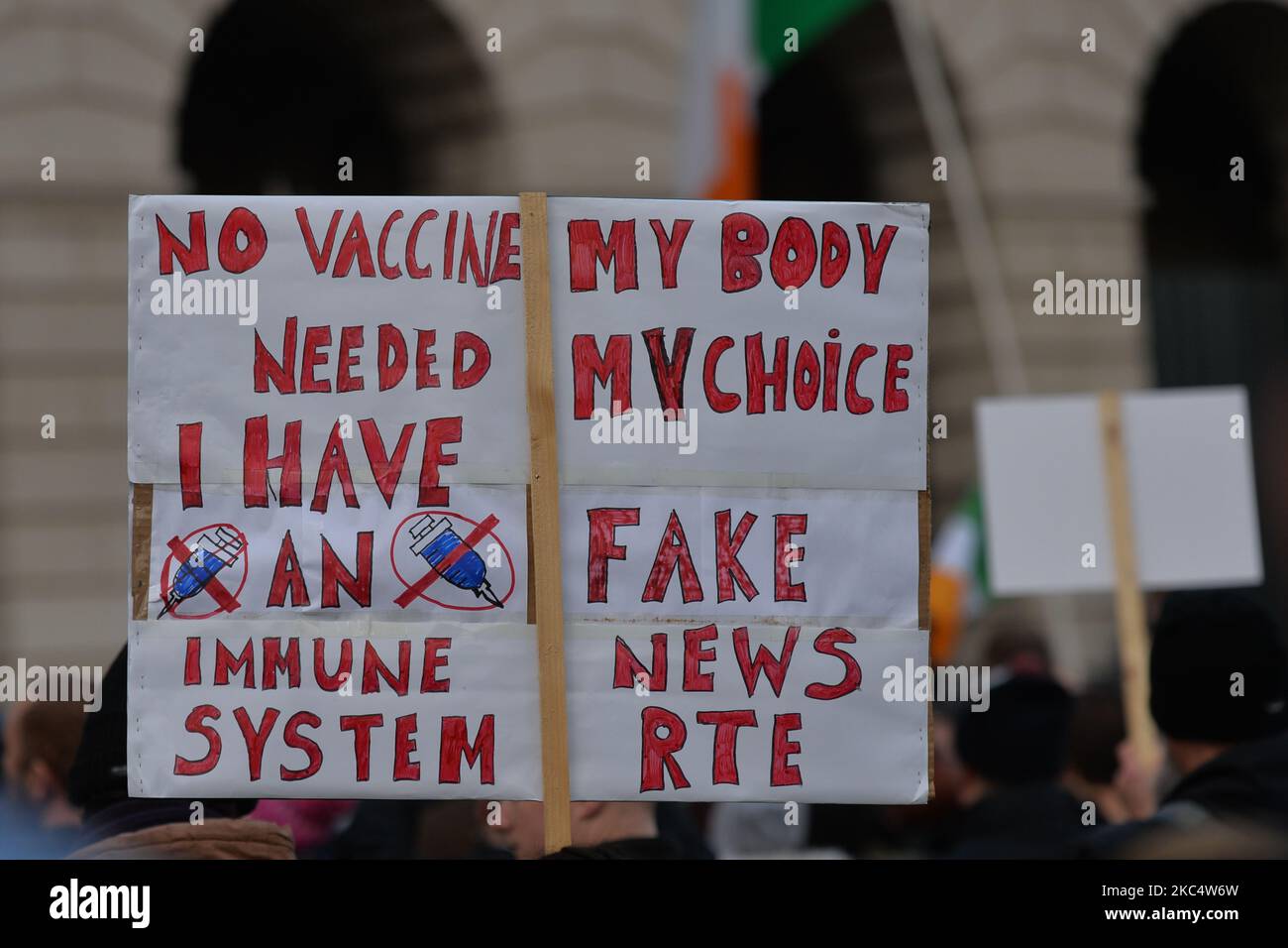A protester holds a placard during the Irish Freedom Party an anti-vaccination and anti-lockdown rally outside the Custom House, on day 39 of the nationwide Level 5 lockdown. On Saturday, November 28, 2020, in Dublin, Ireland. (Photo by Artur Widak/NurPhoto) Stock Photo