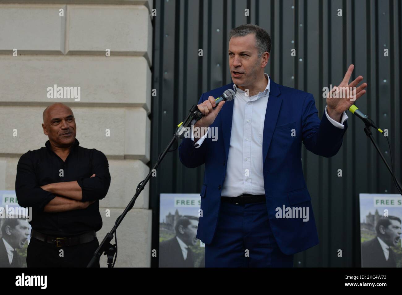 Hermann Kelly, the President of the Irish Freedom Party addresses the crowd during an anti-vaccination and anti-lockdown rally, on day 39 of the nationwide Level 5 lockdown. On Saturday, November 28, 2020, in Dublin, Ireland. (Photo by Artur Widak/NurPhoto) Stock Photo