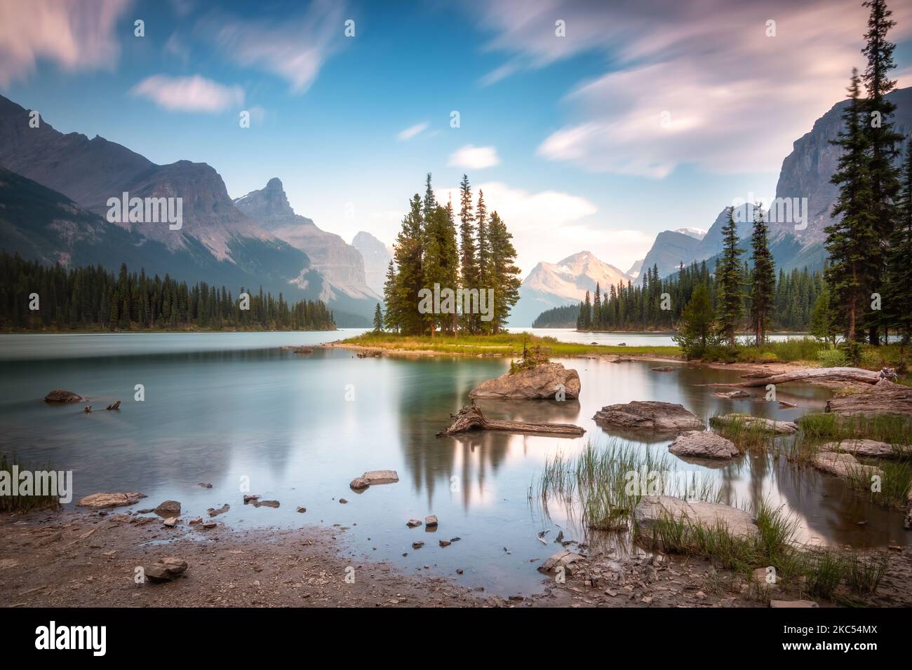spirit island jasper national park alberta canada Stock Photo Alamy