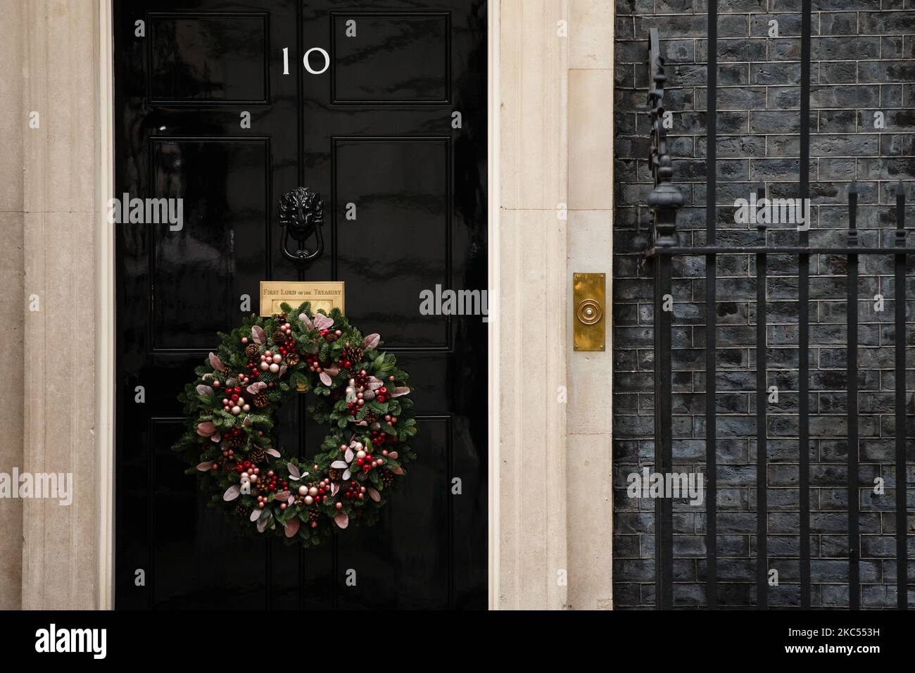A Christmas wreath hangs on the door of 10 Downing Street in London, England, on December 2, 2020. (Photo by David Cliff/NurPhoto) Stock Photo