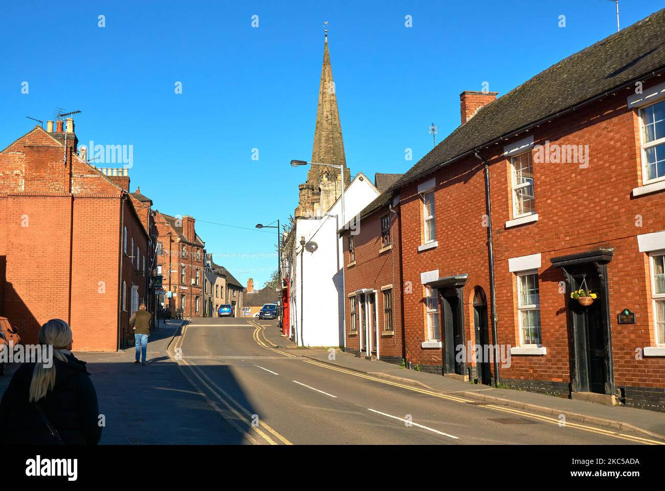 Sloping road in Uttoxeter, Staffordshire, UK Stock Photo Alamy