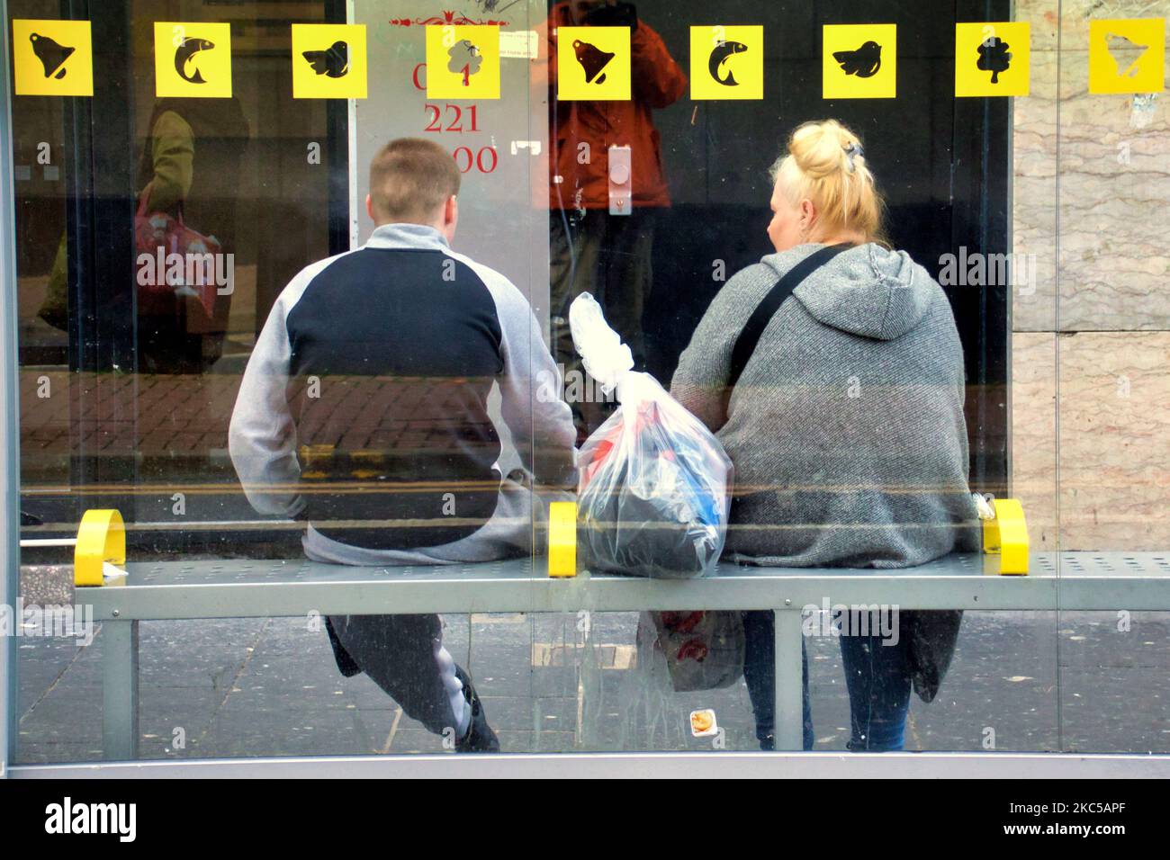 Glasgow, Scotland, UK 4th November, 2022. Shortage of bus drivers has seen an explosion of customer complaints on social media as people experience long waits and overcrowded buses as services are cancelled due to a lack of drivers resulting in a hunt for smilers as struggling bus companies struggle to find staff in what is becoming a sellers market for labour. Credit Gerard Ferry/Alamy Live News Stock Photo