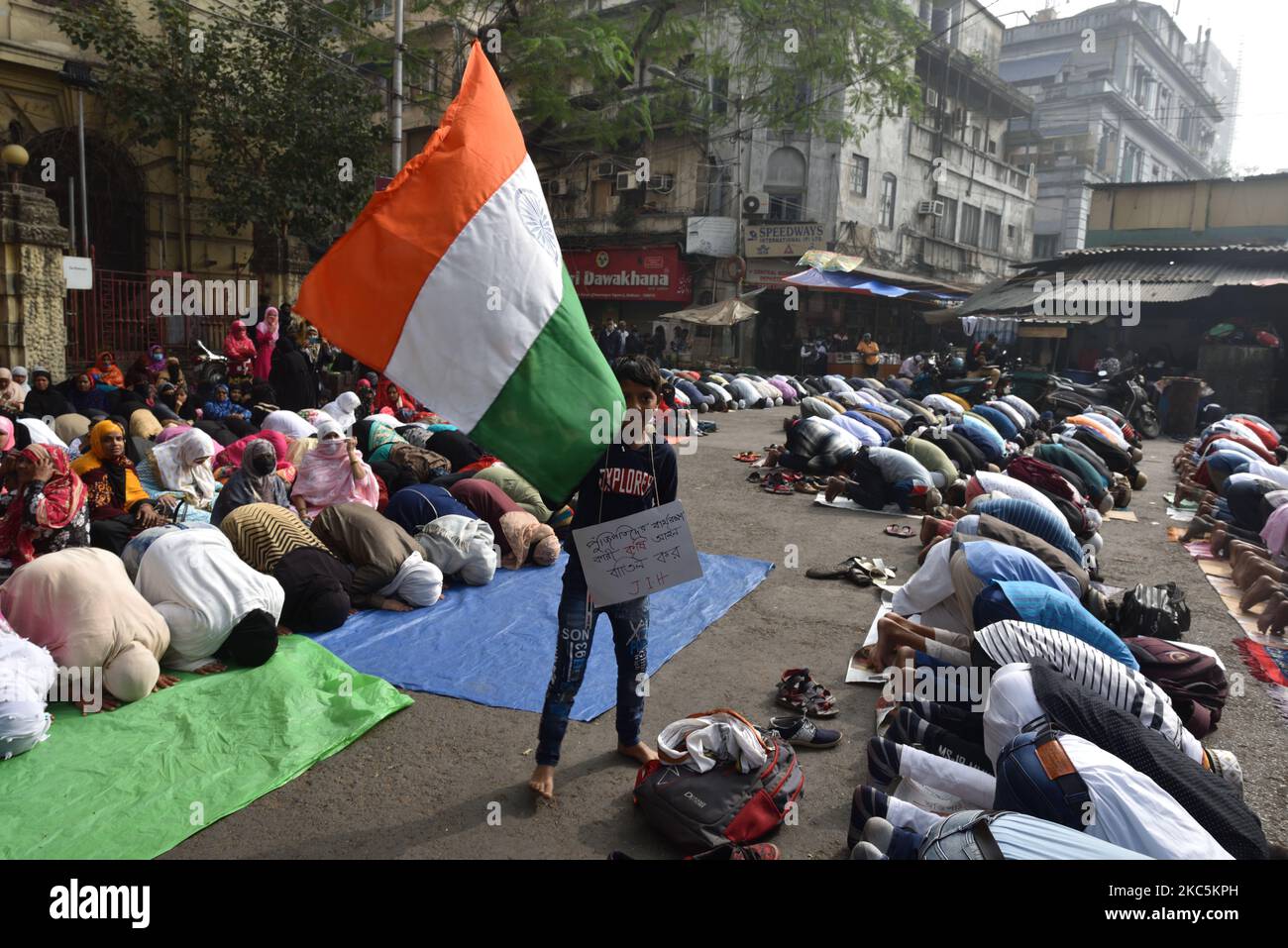 People take part in a demonstration against the controversial Citizenship Amendment Act, in Kolkata, India, on December 11, 2020. One year ago, on December 11th 2019, India's parliament passed the controversial Citizenship Amendment Act introduced by Mr. Amit Shah, Minister of Home Affairs. (Photo by Sukhomoy Sen/NurPhoto) Stock Photo