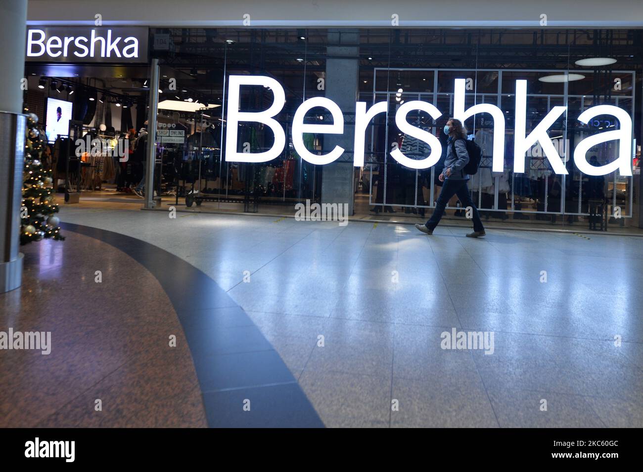 Bershka shopping center hi-res stock photography and images - Alamy