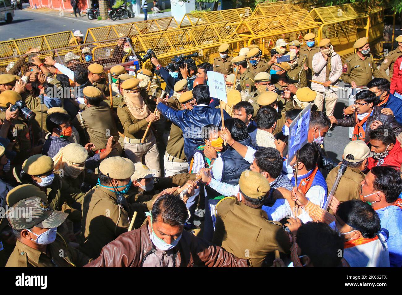 Jaipur: BJP Yuva Morcha activists stage a protest against the state government, at Civil Lines in Jaipur,Rajasthan,India, Thursday, Dec 17, 2020.(Photo By Vishal Bhatnagar/NurPhoto) (Photo by Vishal Bhatnagar/NurPhoto) Stock Photo