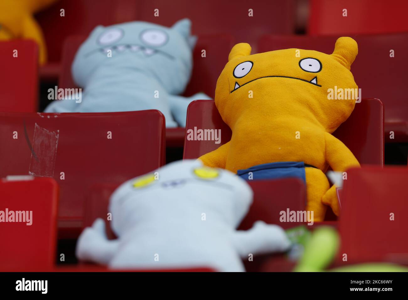 Spain fans in stands hires stock photography and images Alamy
