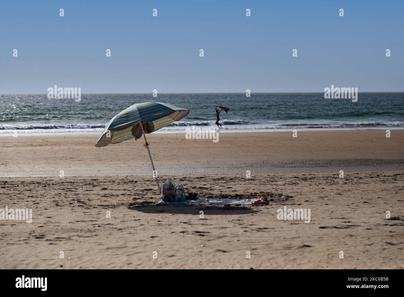 Empty sandy beach landscape hi-res stock photography and images - Alamy