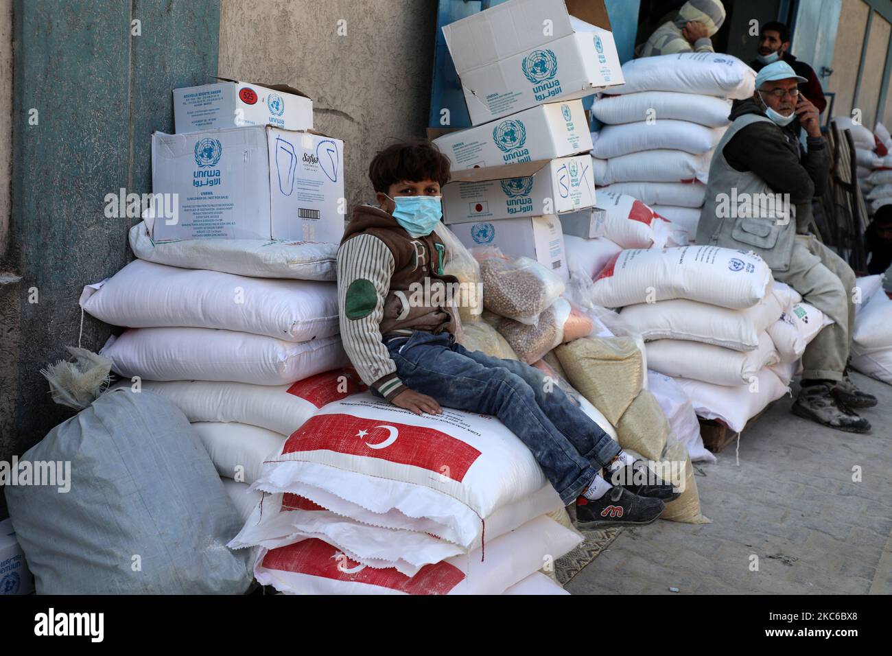 Boy and food and gaza hi-res stock photography and images - Alamy