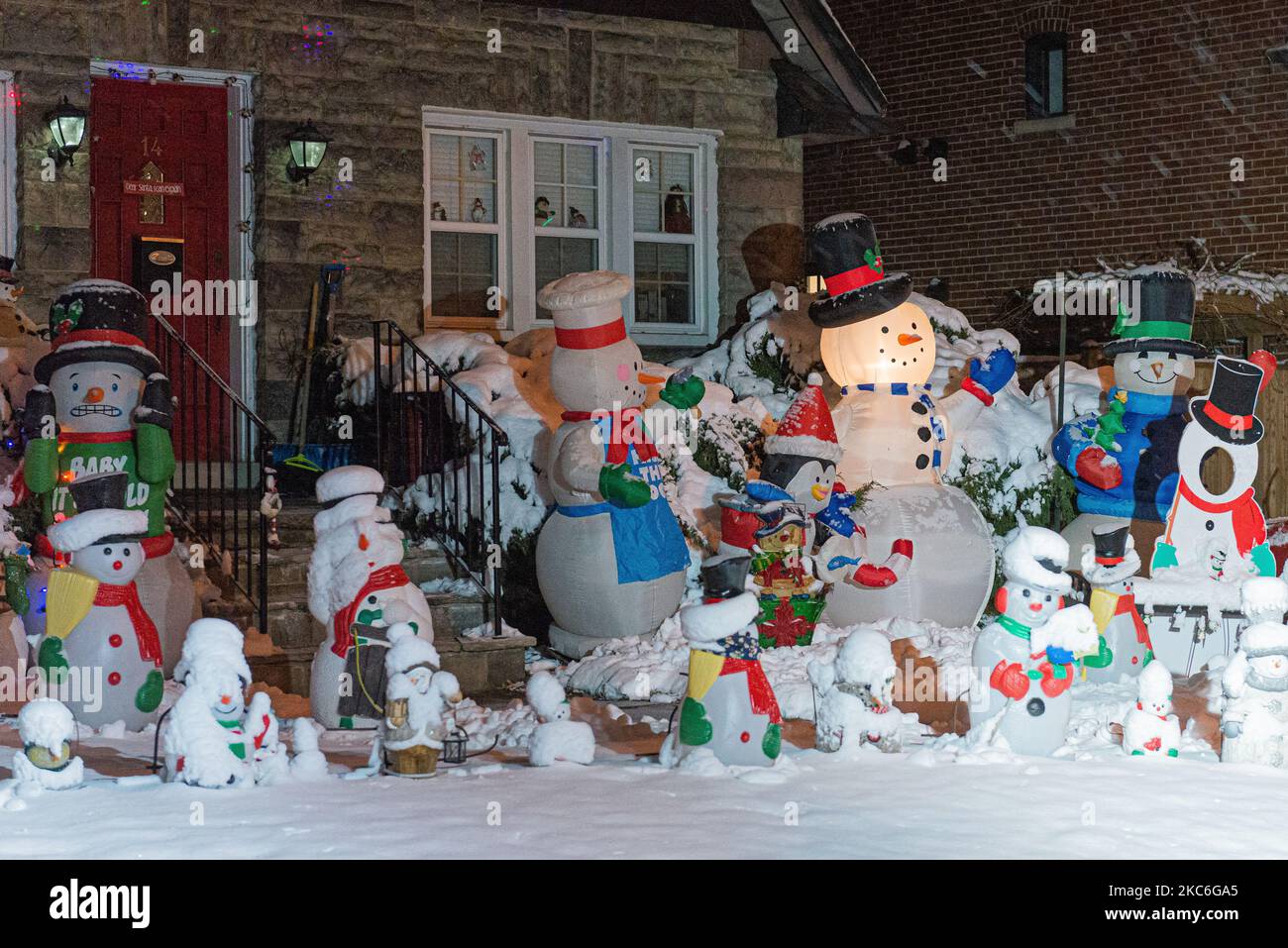 A lot of snowmen stand at the front of house as Christmas decoration in Toronto, Canada, on December 25, 2020 (Photo by Anatoliy Cherkasov/NurPhoto) Stock Photo