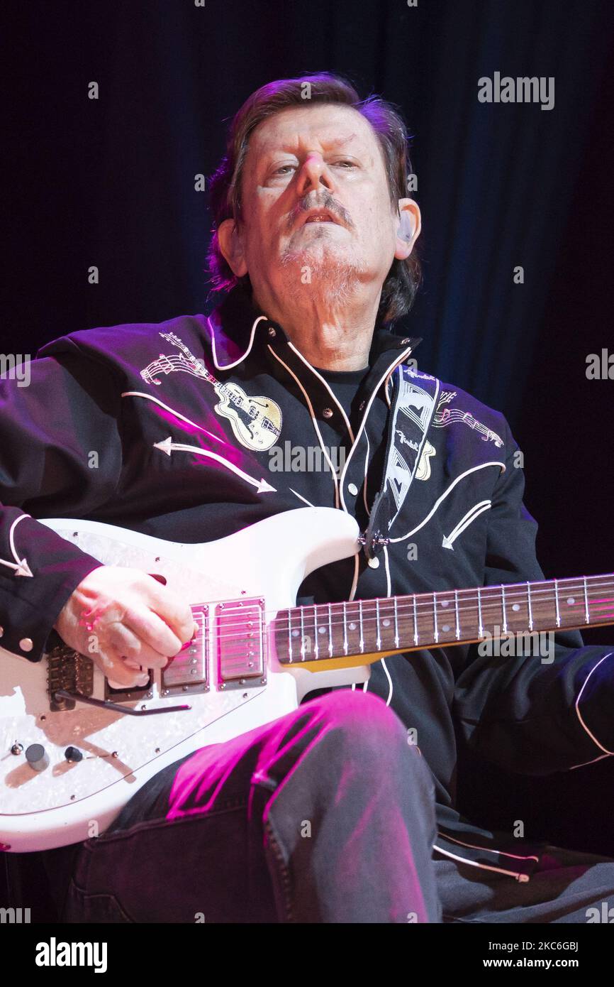 Ramo Arroyo of Spanish music band Los Secretos performs during the band's concert at Nuevo Alcala theater in Madrid, Spain, 26 December 2020 (Photo by Oscar Gonzalez/NurPhoto) Stock Photo