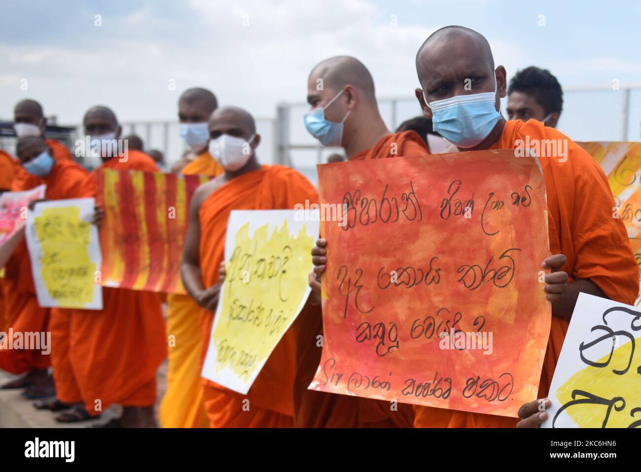 A Group of pro-government Sri Lankan Buddist monks holds placards during a protest outside the president's office demanding the government not to review the policy for mandatory cremation of COVID-19 victims, in Colombo, Sri Lanka December 28, 2020. Activists including many from the country's minority Muslim community have challenged the government mandatory have challenged the government's mandatory cremation policy, and have demanded burial rights. (Photo by Akila Jayawardana/NurPhoto) Stock Photo