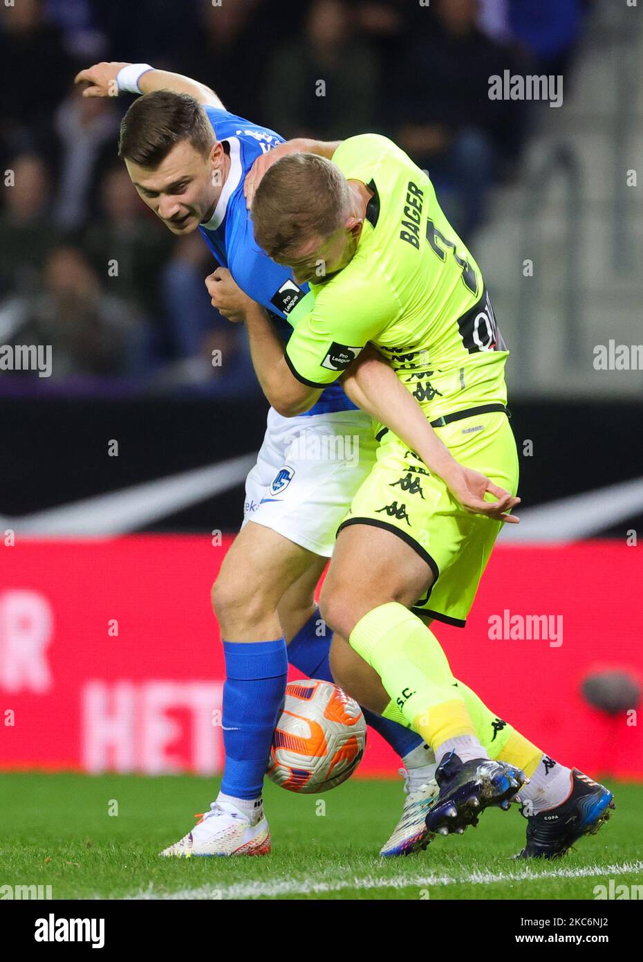 Genk's Bryan Heynen and Charleroi's Jonas Bager fight for the ball during a soccer match between KRC Genk and Sporting Charleroi, Friday 04 November 2022 in Genk, on day 16 of the 2022-2023 'Jupiler Pro League' first division of the Belgian championship. BELGA PHOTO VIRGINIE LEFOUR Credit: Belga News Agency/Alamy Live News Stock Photo