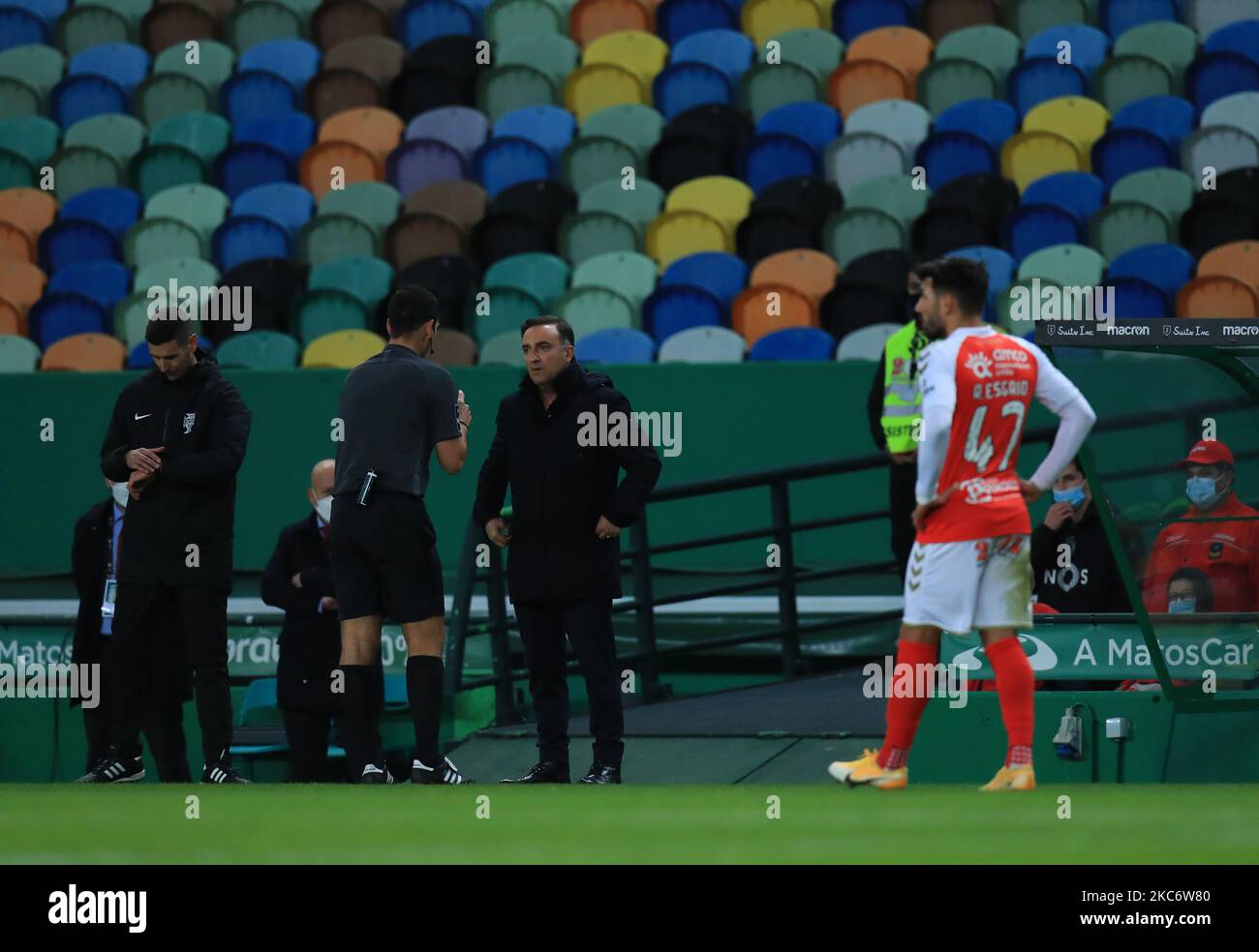 Carlos Carvalhal of SC Braga during the Liga NOS match between Sporting CP and SC Braga at Estadio Jose Alvalade on January 2, 2021 in Lisbon, Portugal. (Photo by Paulo Nascimento/NurPhoto) Stock Photo