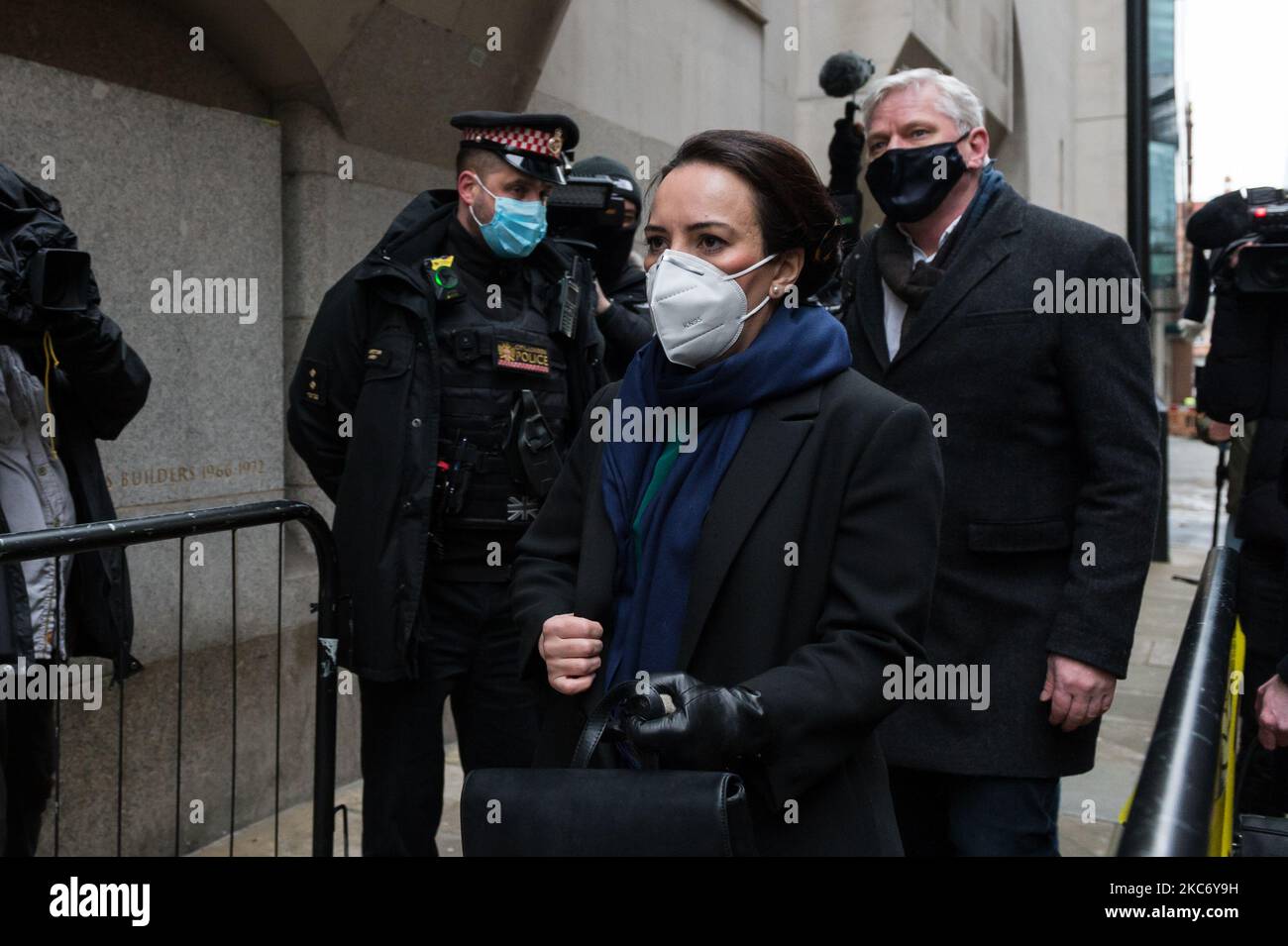 Stella Moris, Julian Assange’s partner, arrives at the Central Criminal Court (Old Bailey) as District Judge Vanessa Baraitser is set to deliver judgment on whether the founder of WikiLeaks should be extradited to the United States to face trial for espionage charges, on 04 January, 2021 in London, England. Julian Assange was indicted under the US Espionage Act of 1917 on 17 counts for soliciting, gathering and publishing secret US military documents including logs on the wars in Afghanistan and Iraq, and diplomatic cables, provided by Chelsea Manning. (Photo by WIktor Szymanowicz/NurPhoto) Stock Photo