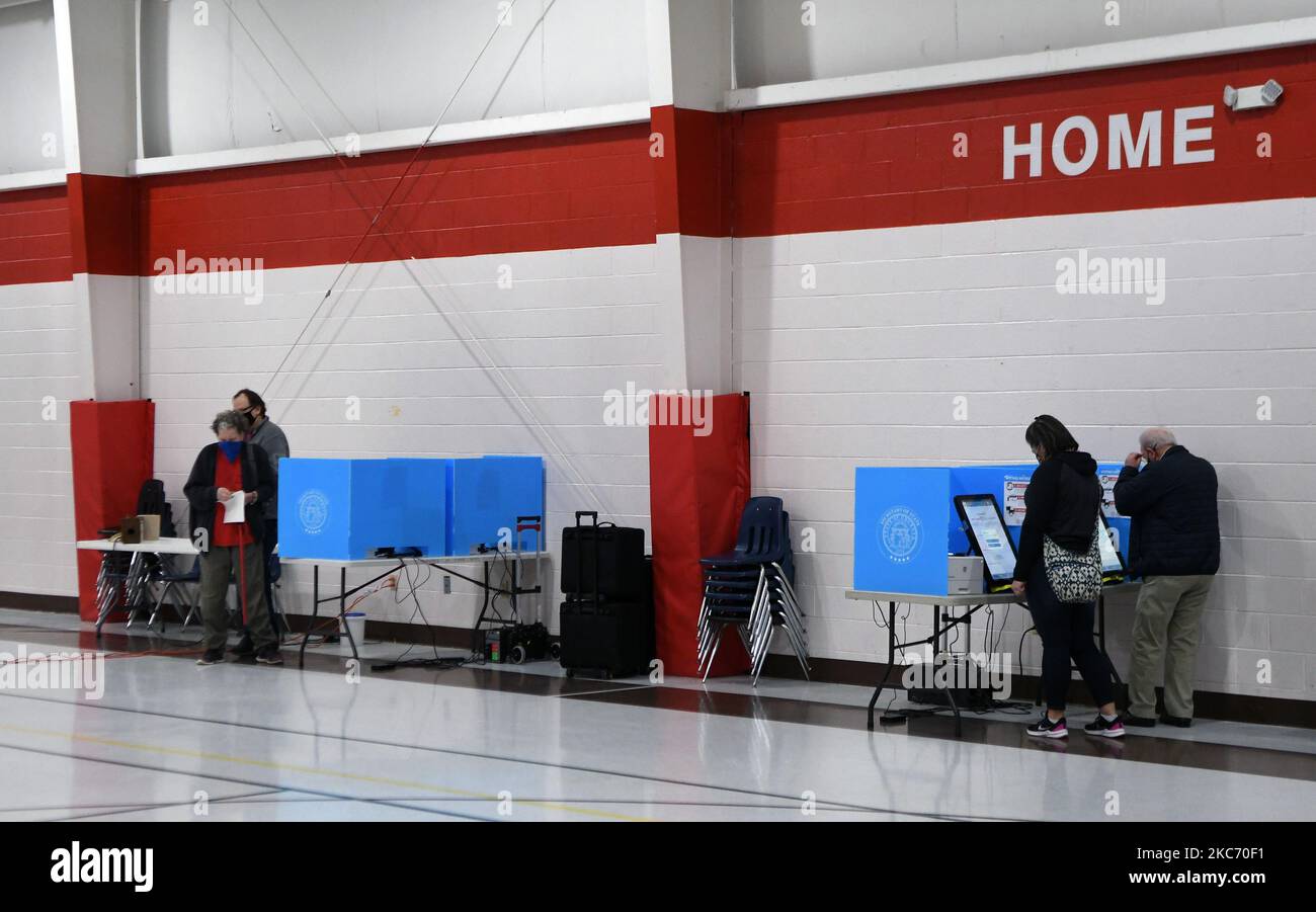 Voters cast their ballots at a polling place at Varnell gymnasium on January 5, 2021 in Dalton, Georgia, USA. Republican Senators Kelly Loeffler and David Perdue are candidates in a run-off election on January 5 with Democrats Raphael Warnock and Jon Ossoff in a pair of contests which will determine which party controls the U.S. Senate. (Photo by Paul Hennessy/NurPhoto) Stock Photo