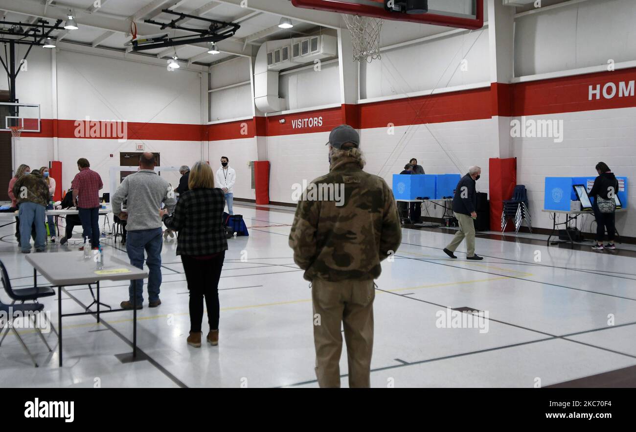 Voters are seen at a polling place at Varnell gymnasium on January 5, 2021 in Dalton, Georgia, USA. Republican Senators Kelly Loeffler and David Perdue are candidates in a run-off election on January 5 with Democrats Raphael Warnock and Jon Ossoff in a pair of contests which will determine which party controls the U.S. Senate. (Photo by Paul Hennessy/NurPhoto) Stock Photo