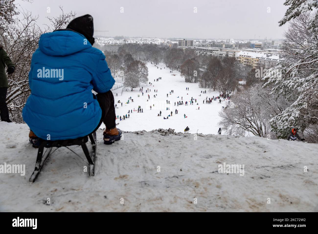 People enjoy the day of snow in Munich, Germany, on January 6, 2021. (Photo by Alexander Pohl/NurPhoto) Stock Photo