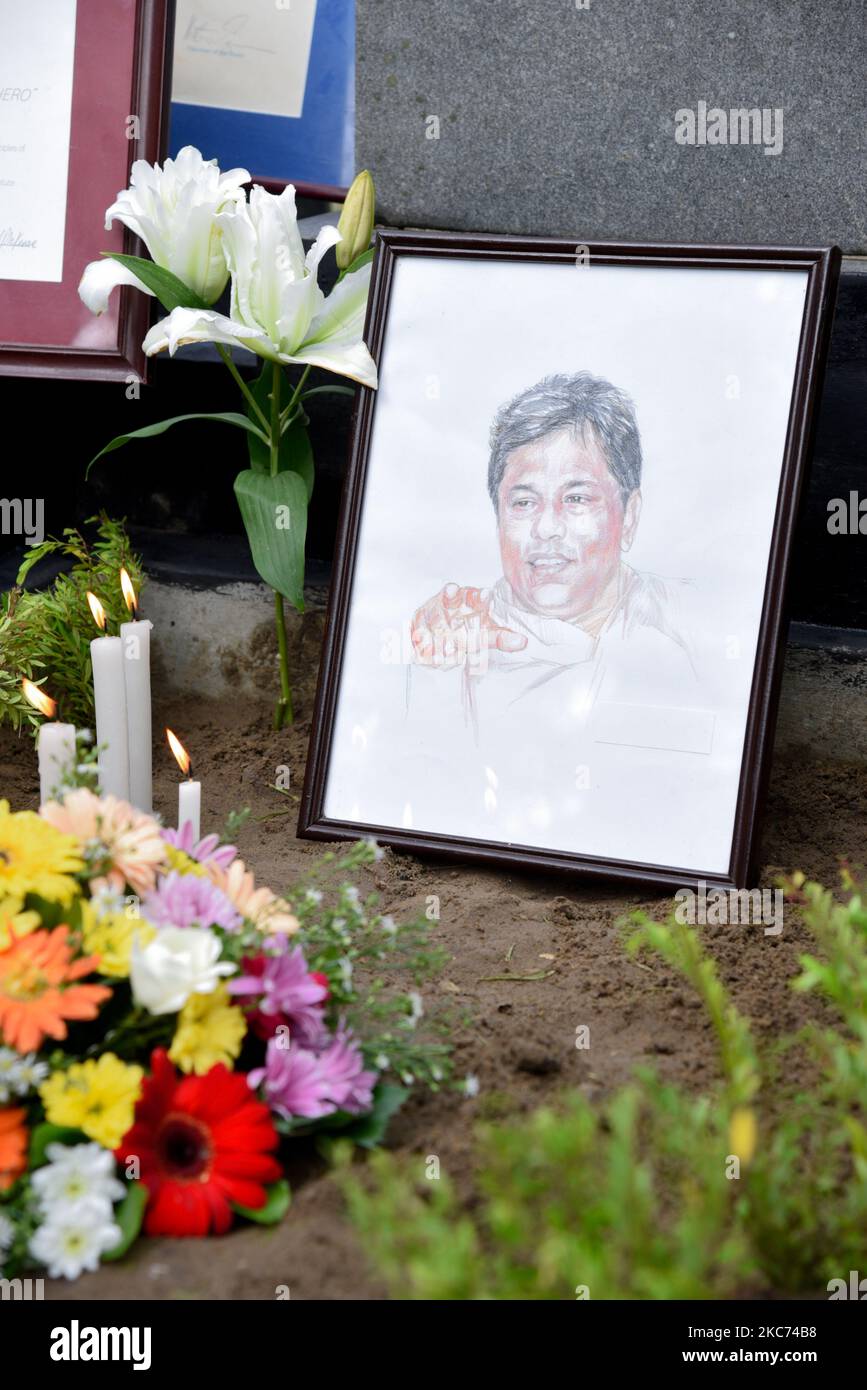 Sri Lankan Journalists & Family members gathered at the grave of slain