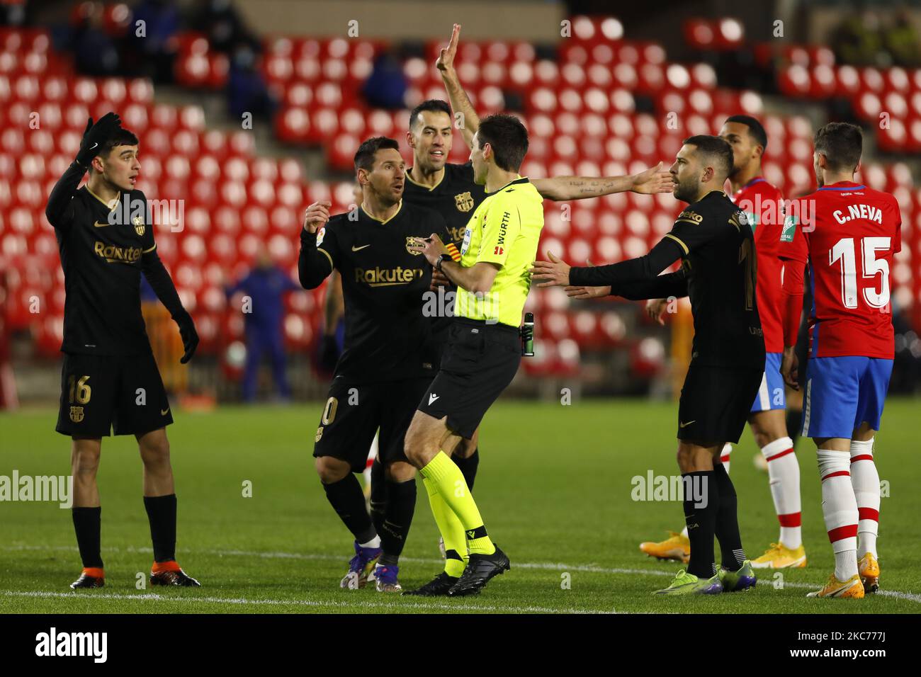 Players of FC Barcelona protest to the referee during the La Liga match between Granada CF and FC Barcelona at Nuevo Los Carmenes Stadium on January 09, 2021 in Granada, Spain. Football stadiums across Europe remain closed to fans due to the Coronavirus Pandemic. (Photo by Álex Cámara/NurPhoto) Stock Photo