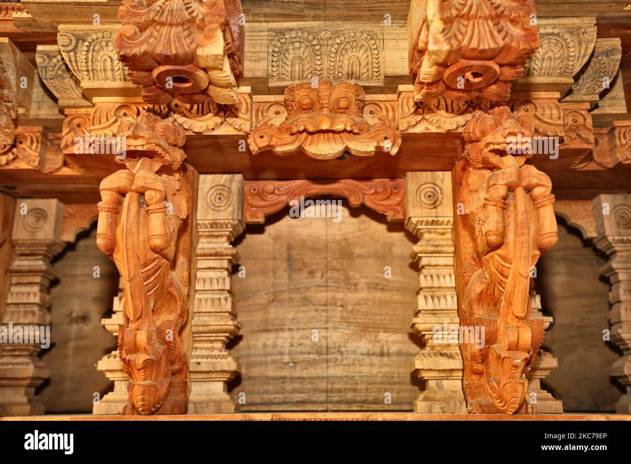 Wooden carving temple car chariot hires stock photography and images