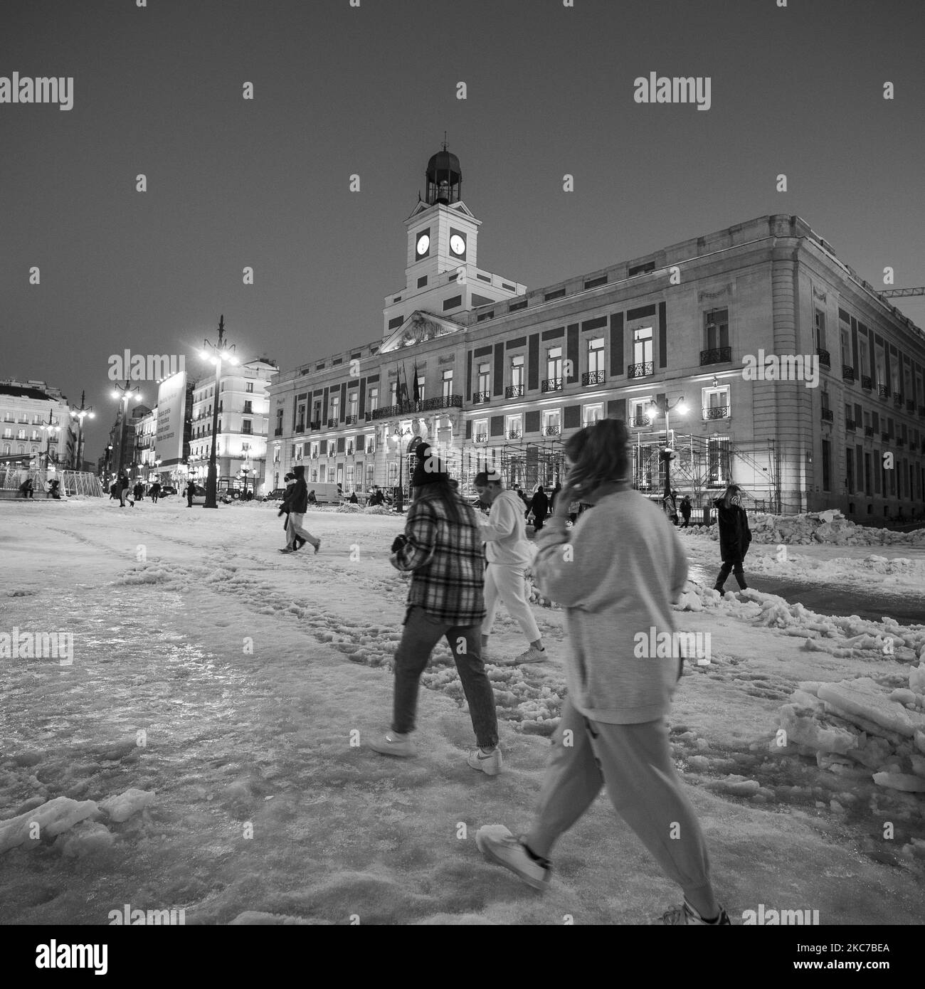 (EDITOR'S NOTE: Image was converted to black and white) A view Puerta del Sol snow in from the center Madrid, Spain on January 11, 2021. In the country, the heavy snowfall, which was effective in most of the country, especially in the capital, was replaced by frosting problem in streets and roads. In Madrid, only the main roads were partially cleared of snow, while the crossroad remained closed. (Photo by Oscar Gonzalez/NurPhoto) Stock Photo