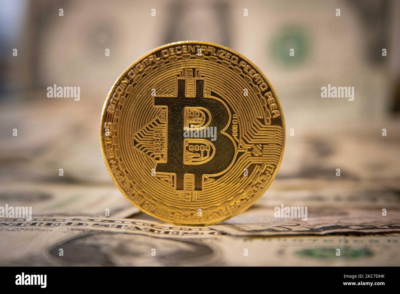 Transactions with bitcoins hi-res stock photography and images - Page 2 -  Alamy