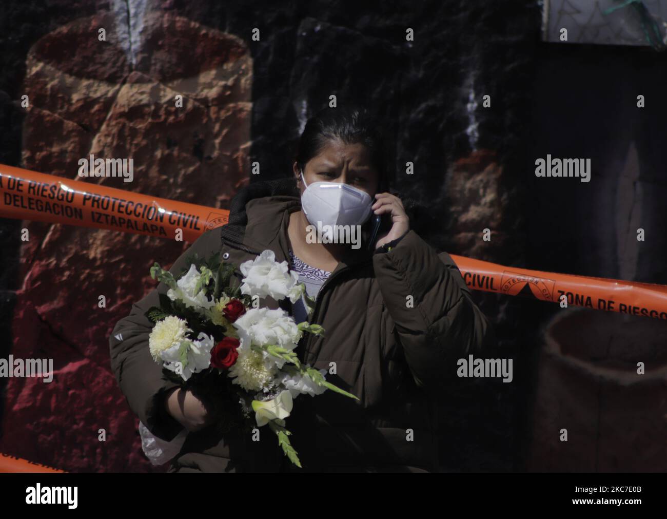 Mexican funeral flowers hi-res stock photography and images - Alamy