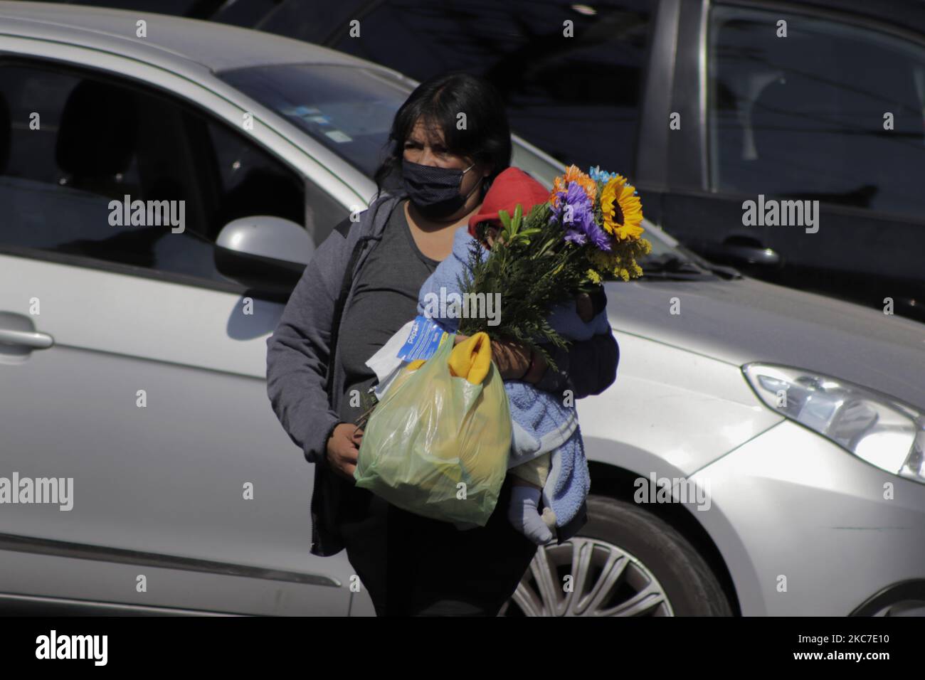 Mexican funeral flowers hi-res stock photography and images - Alamy
