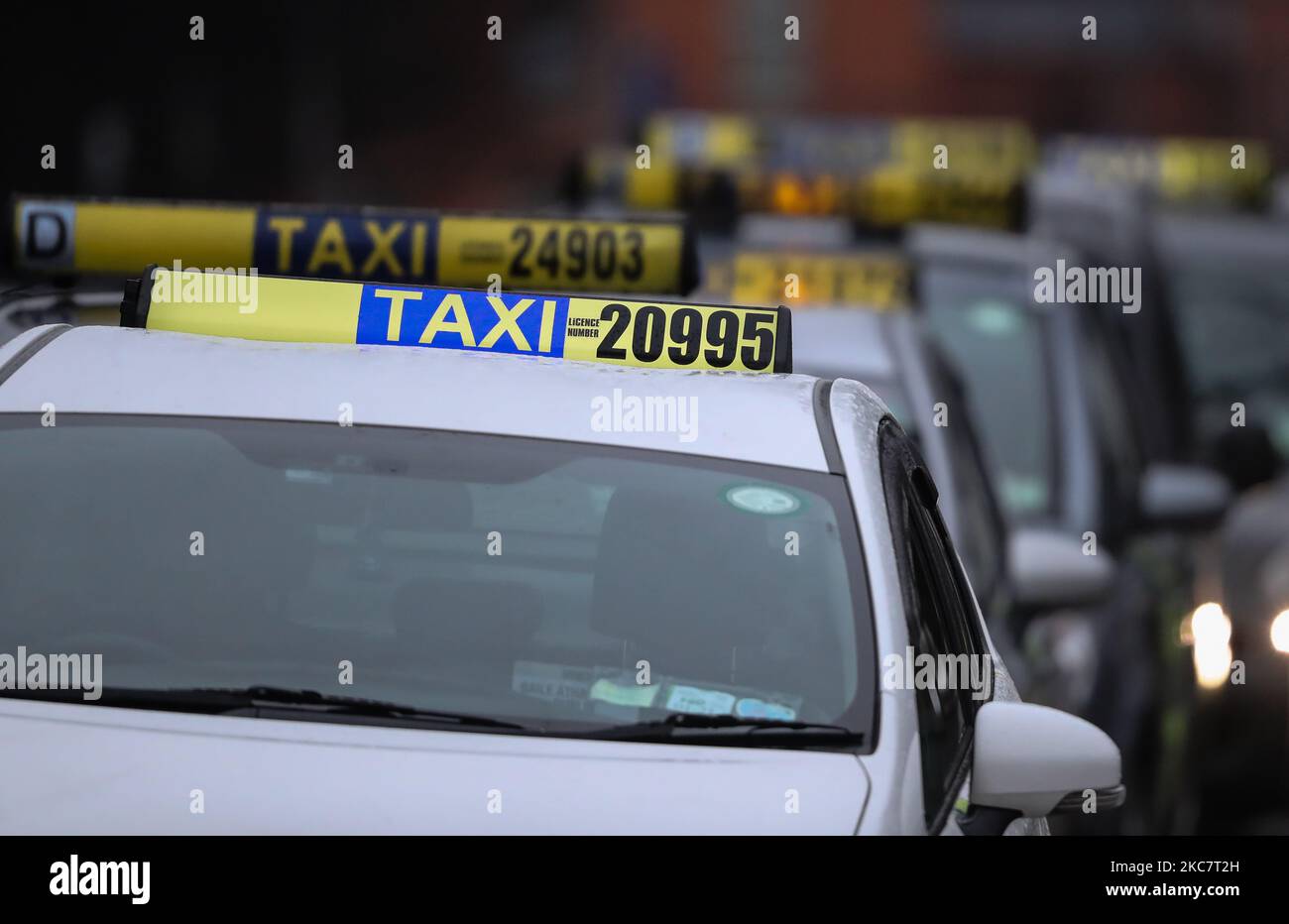 A line of taxis in Dublin city centre during Level 5 Covid-19 lockdown. The Department of Health reported this evening 2,001 of new Covid-19 cases for the Republic of Ireland and 93 deaths, a new record for a confirmed number of daily deaths. On Tuesday, 19 January, 2021, in Dublin, Ireland. (Photo by Artur Widak/NurPhoto) Stock Photo