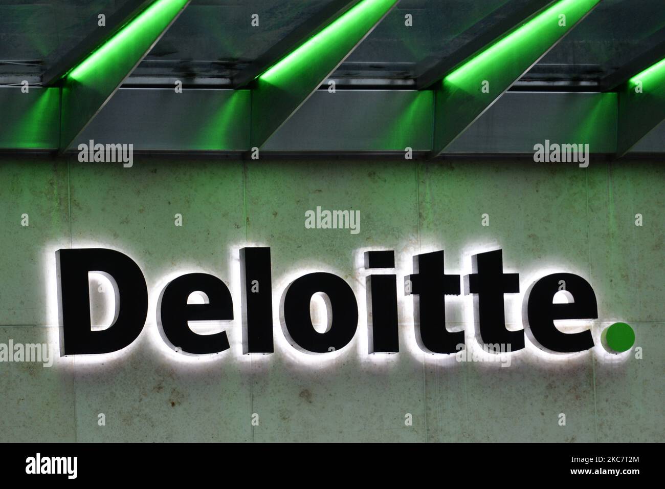 A view of the Deloitte logo seen in Dublin city centre during Level 5 Covid-19 lockdown. The Department of Health reported this evening 2,001 of new Covid-19 cases for the Republic of Ireland and 93 deaths, a new record for a confirmed number of daily deaths. On Tuesday, 19 January, 2021, in Dublin, Ireland. (Photo by Artur Widak/NurPhoto) Stock Photo