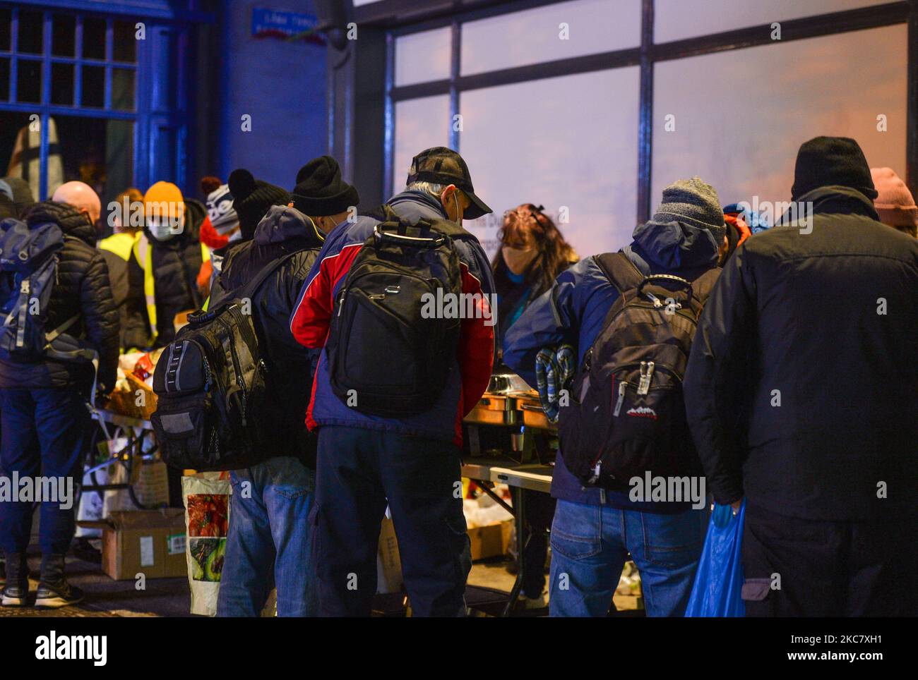 People in need line up waiting for food and warm clothes outside a closed Dunnes Stores during Level 5 Covid-19 lockdown. Every Wednesday night in Grafton Street, Dublin, a group of volunteers from the Homeless Mobile Run gives out hot meals, drinks, treats, clothes and toiletries to those in need. On Wednesday, 20 January, 2021, in Dublin, Ireland. (Photo by Artur Widak/NurPhoto) Stock Photo