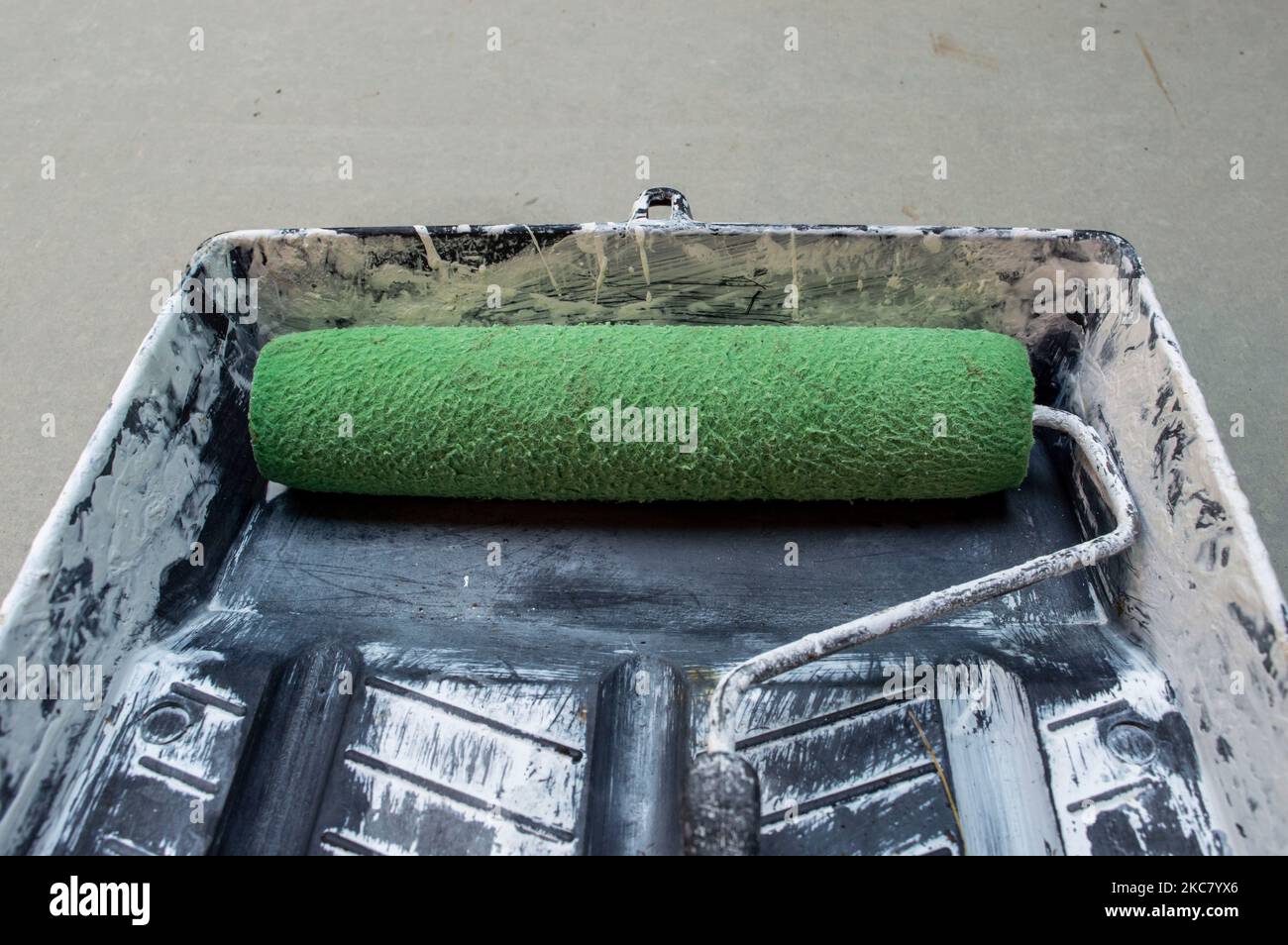 Used paint rollers hi-res stock photography and images - Alamy