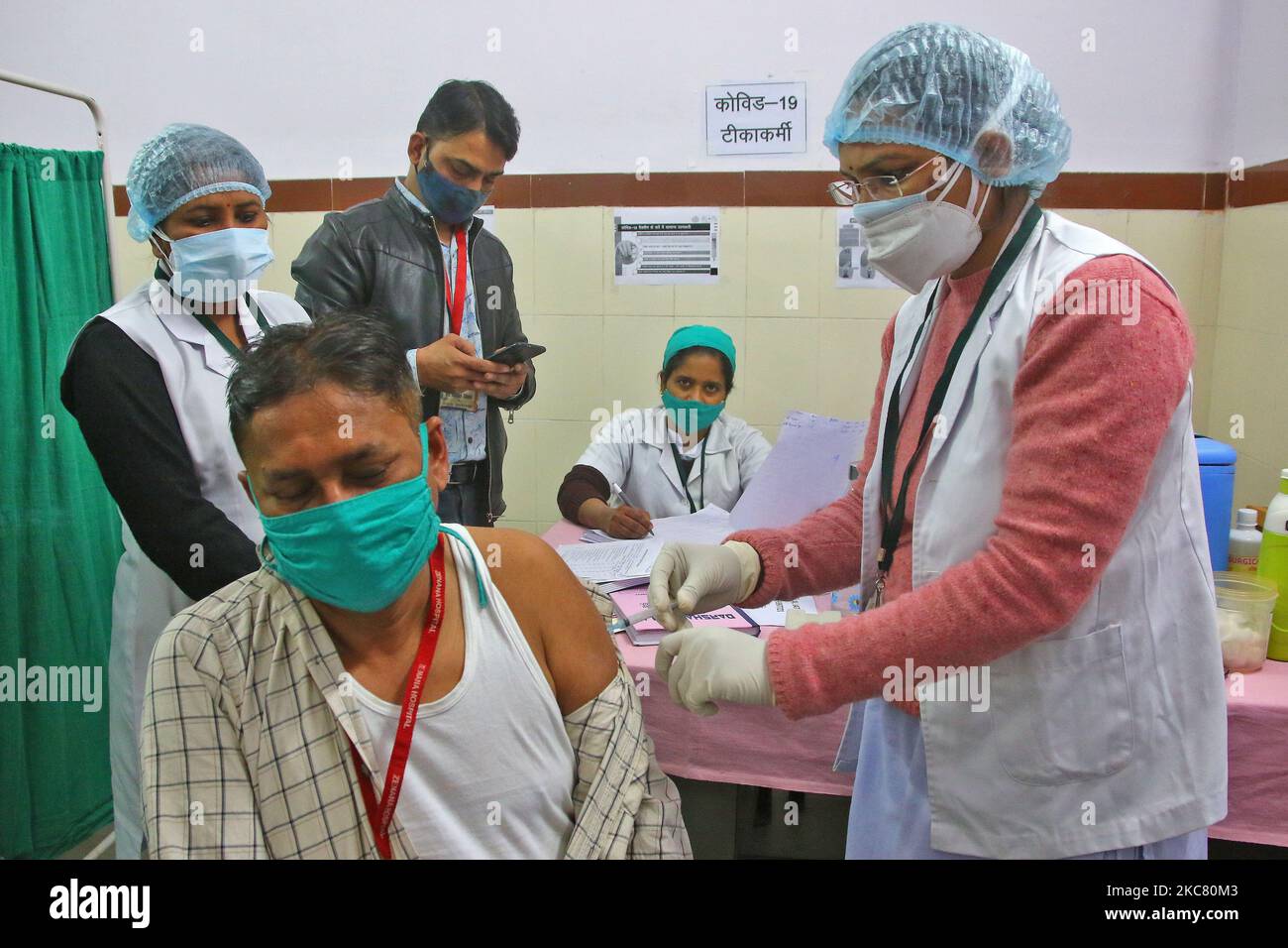 A medic administers the first dose of Covishield vaccine on a frontline worker during the countrywide inoculation drive, at Zanana Hospital in Jaipur,Rajasthan, India, Friday, Jan. 22, 2021.(Photo By Vishal Bhatnagar/NurPhoto) (Photo by Vishal Bhatnagar/NurPhoto) Stock Photo