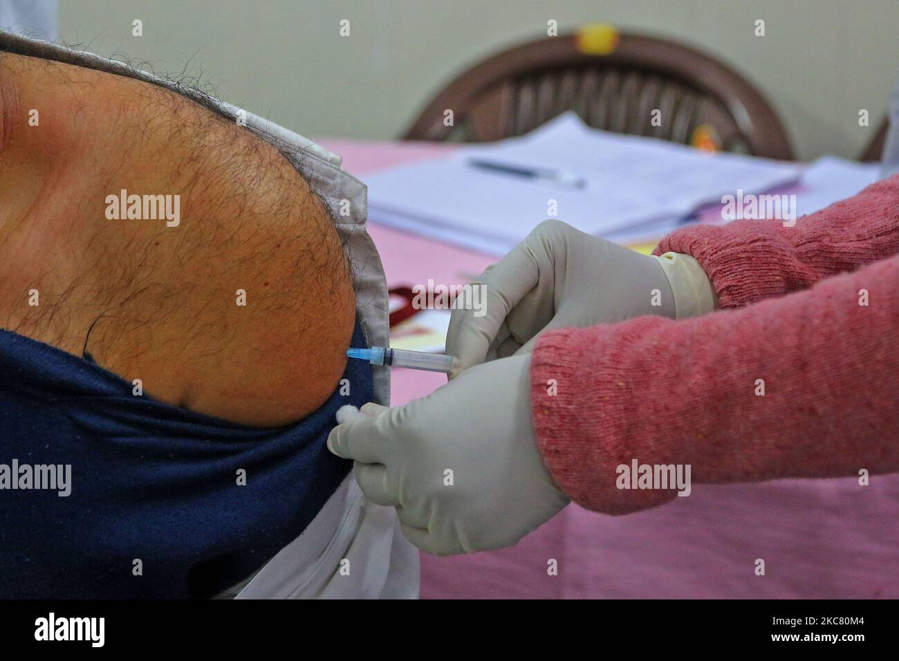 A medic administers the first dose of Covishield vaccine on a frontline worker during the countrywide inoculation drive, at Zanana Hospital in Jaipur,Rajasthan, India, Friday, Jan. 22, 2021.(Photo By Vishal Bhatnagar/NurPhoto) (Photo by Vishal Bhatnagar/NurPhoto) Stock Photo