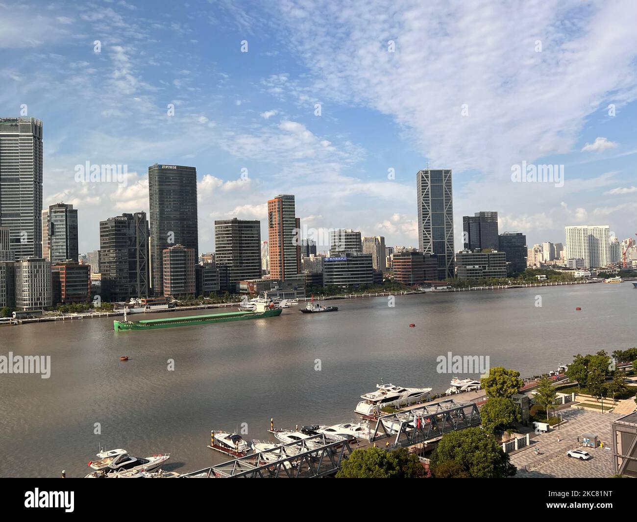 Shanghai waterfront boats hi-res stock photography and images - Alamy