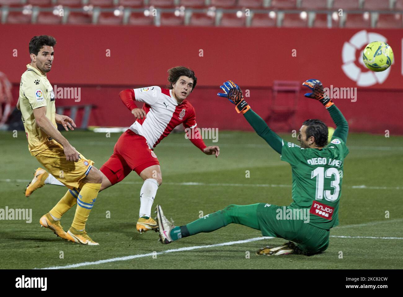 Jordi Mboula of Real Racing Club in action during the La Liga Smartbank  match between Real Racing Club and CD Tenerife at El Sardinero Stadium on  Janu Stock Photo - Alamy