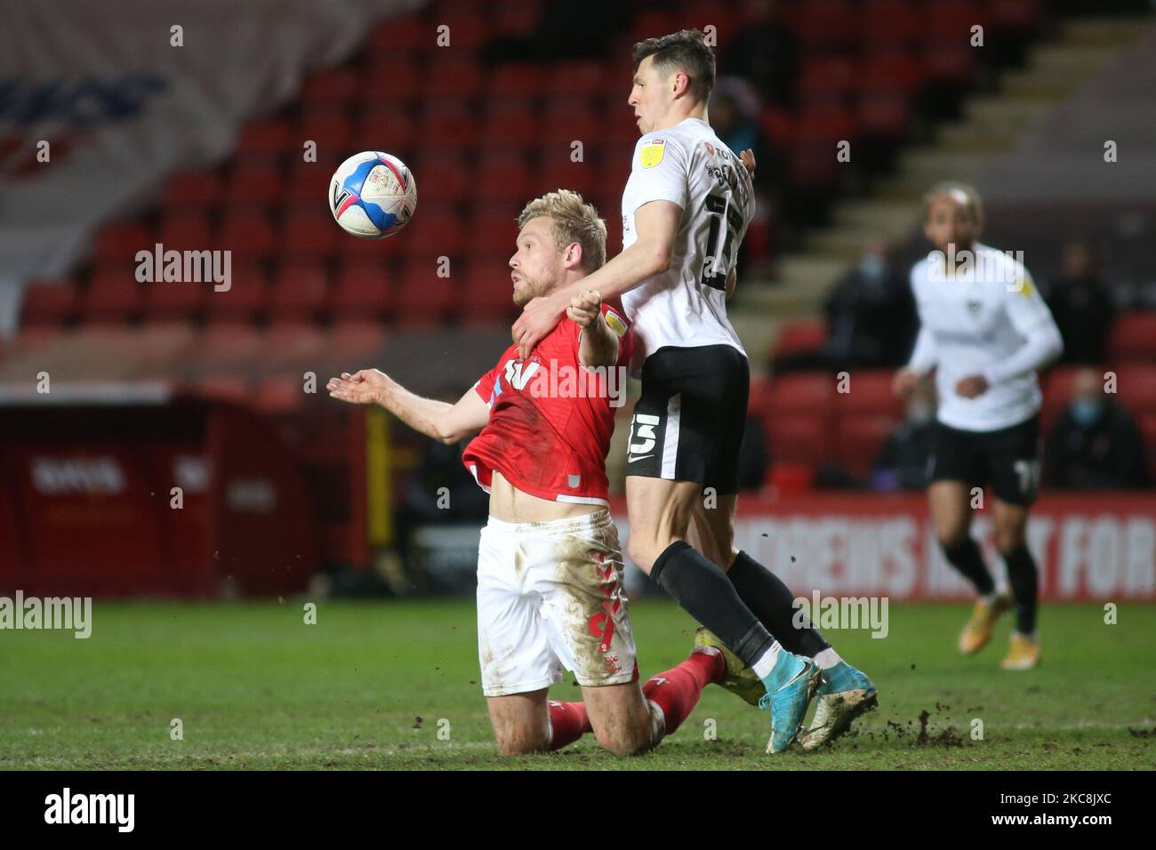 Jayden Stockley of Charlton and James Bolton of Portsmouth battle for the ballduring the Sky Bet League 1 match between Charlton Athletic and Portsmouth at The Valley, London on Tuesday 2nd February 2021. (Photo by Federico Maranesi/MI News/NurPhoto) Stock Photo