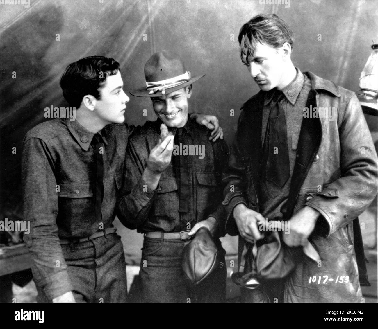 CHARLES '' BUDDY '' Rogers RICHARD ARLEN and GARY COOPER in WINGS 1927 director WILLIAM A. WELLMAN story John Monk Saunders producer Lucien Hubbard Silent Movie with Musical Score and Sound Effects Paramount Famous Lasky Corporation / Paramount Pictures Stock Photo