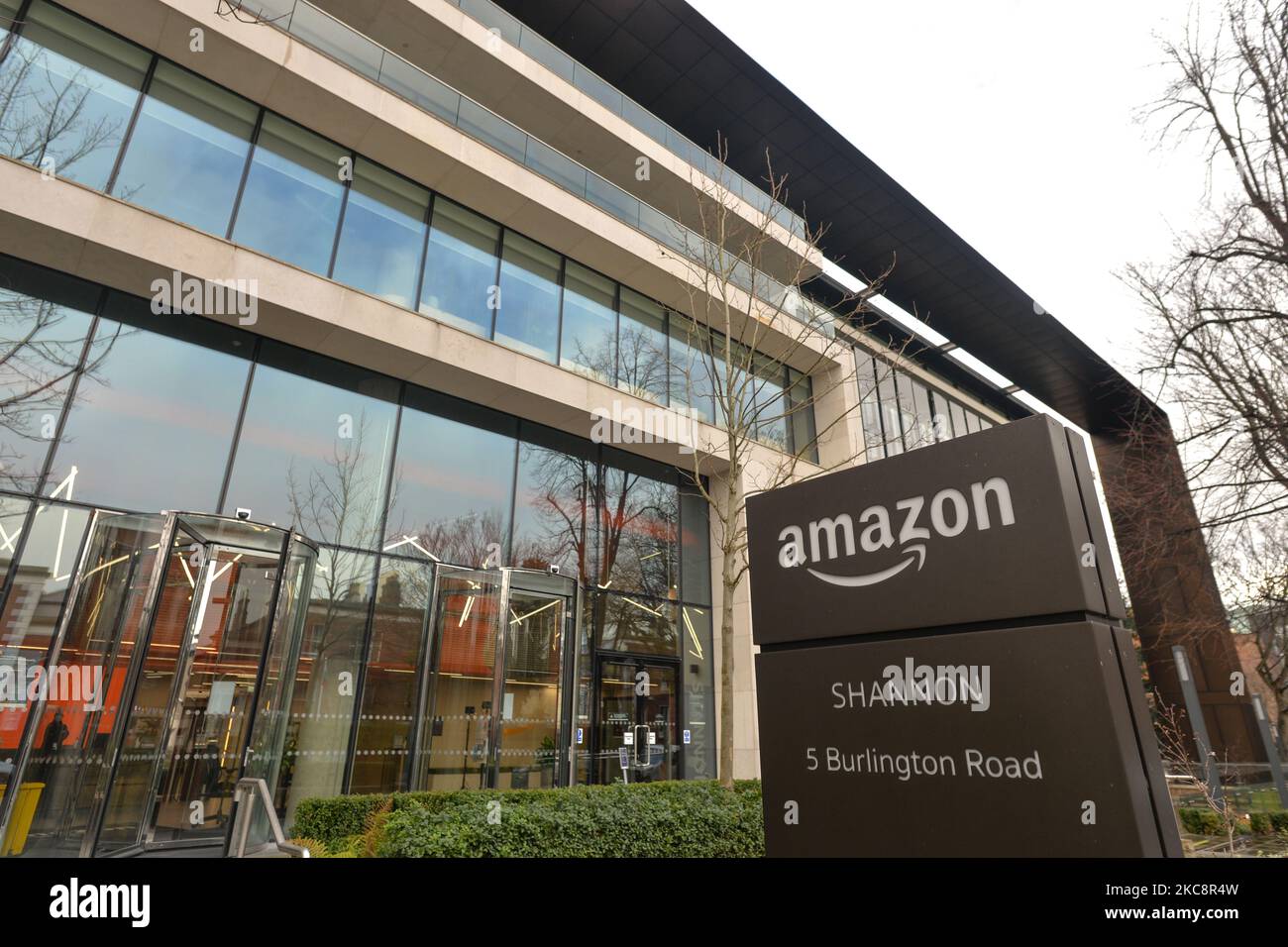 Amazon data centre ireland hi-res stock photography and images - Alamy